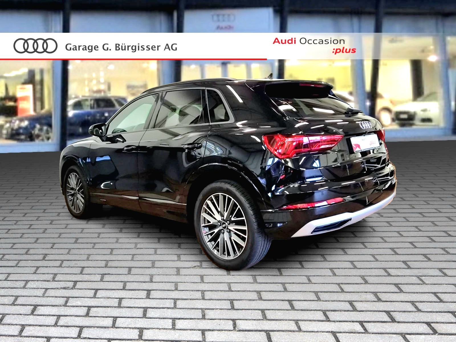 AUDI Q3 40 TFSI advanced quattro S-tronic Mythosschwarz Metallic-image-3