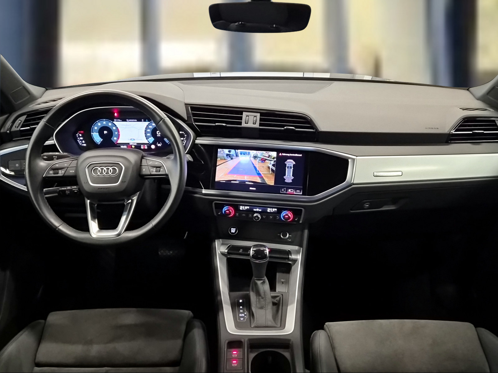 AUDI Q3 40 TFSI advanced quattro S-tronic Mythosschwarz Metallic-image-6