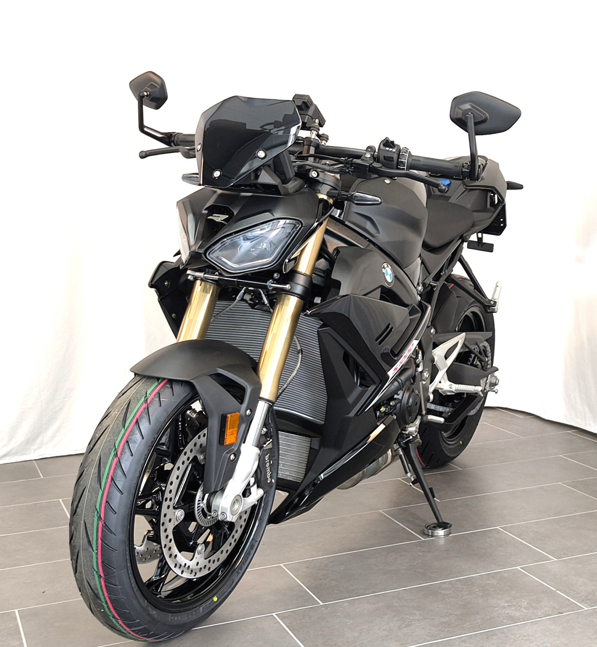BMW S 1000 R-showroom-element-2