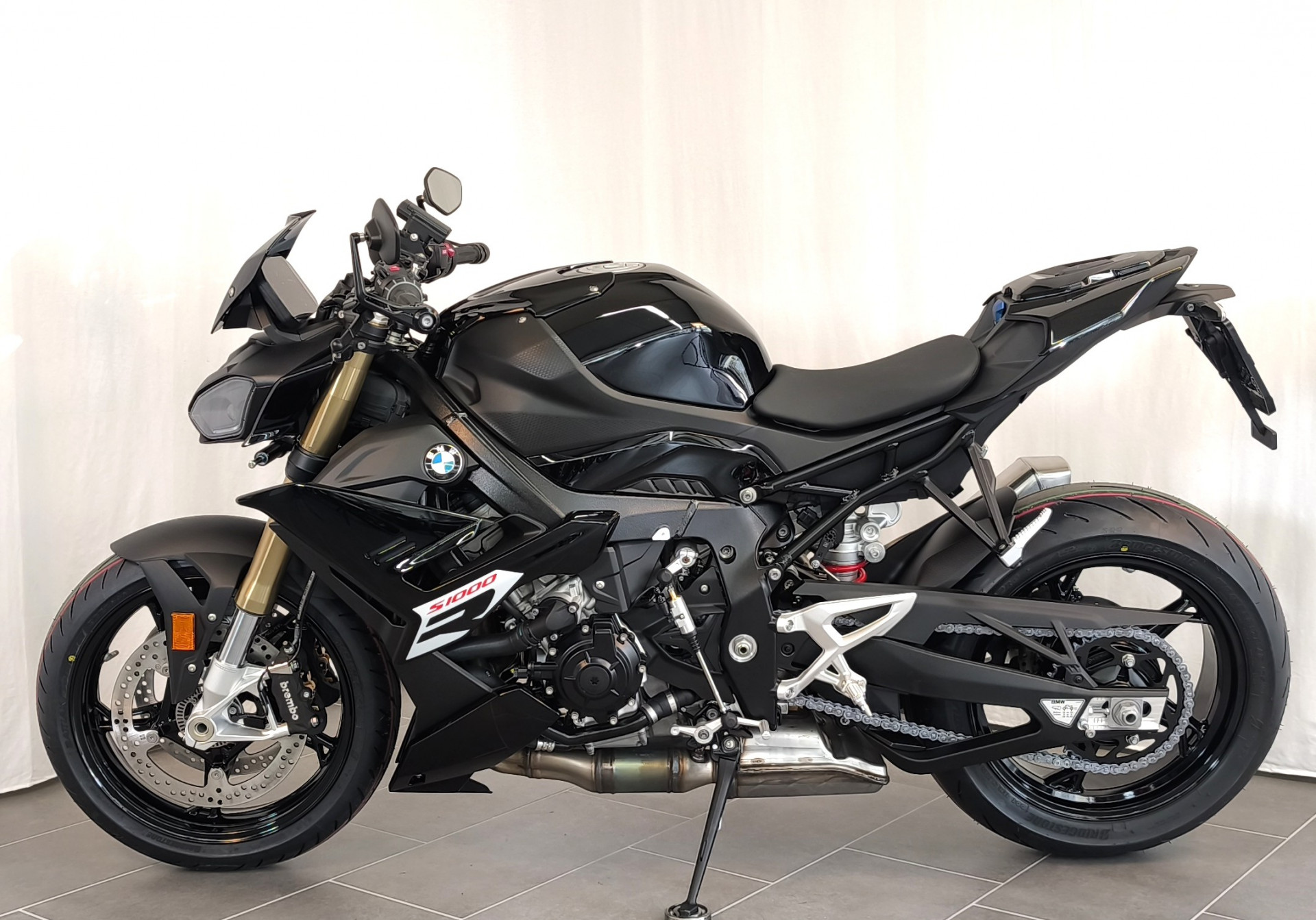 BMW S 1000 R-showroom-element-3