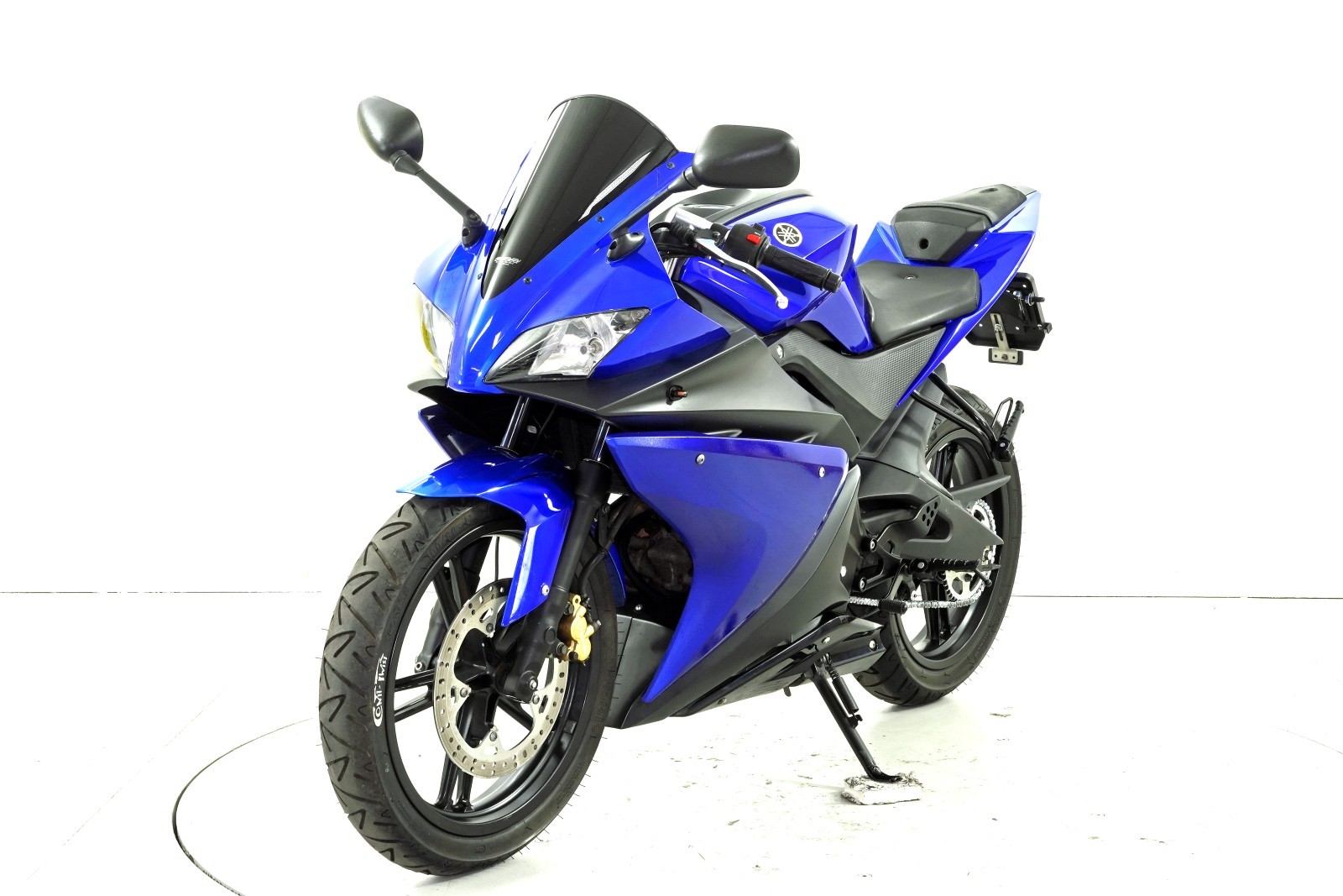 YAMAHA YZF-R125-showroom-element-2