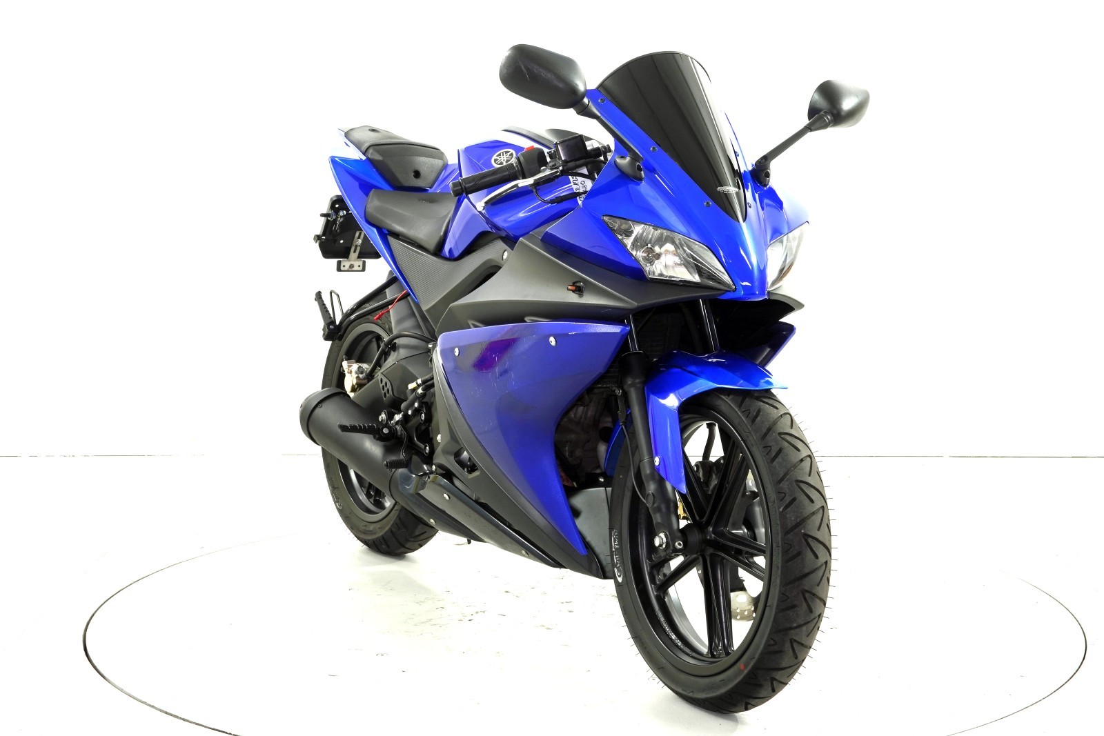 YAMAHA YZF-R125-showroom-element-1