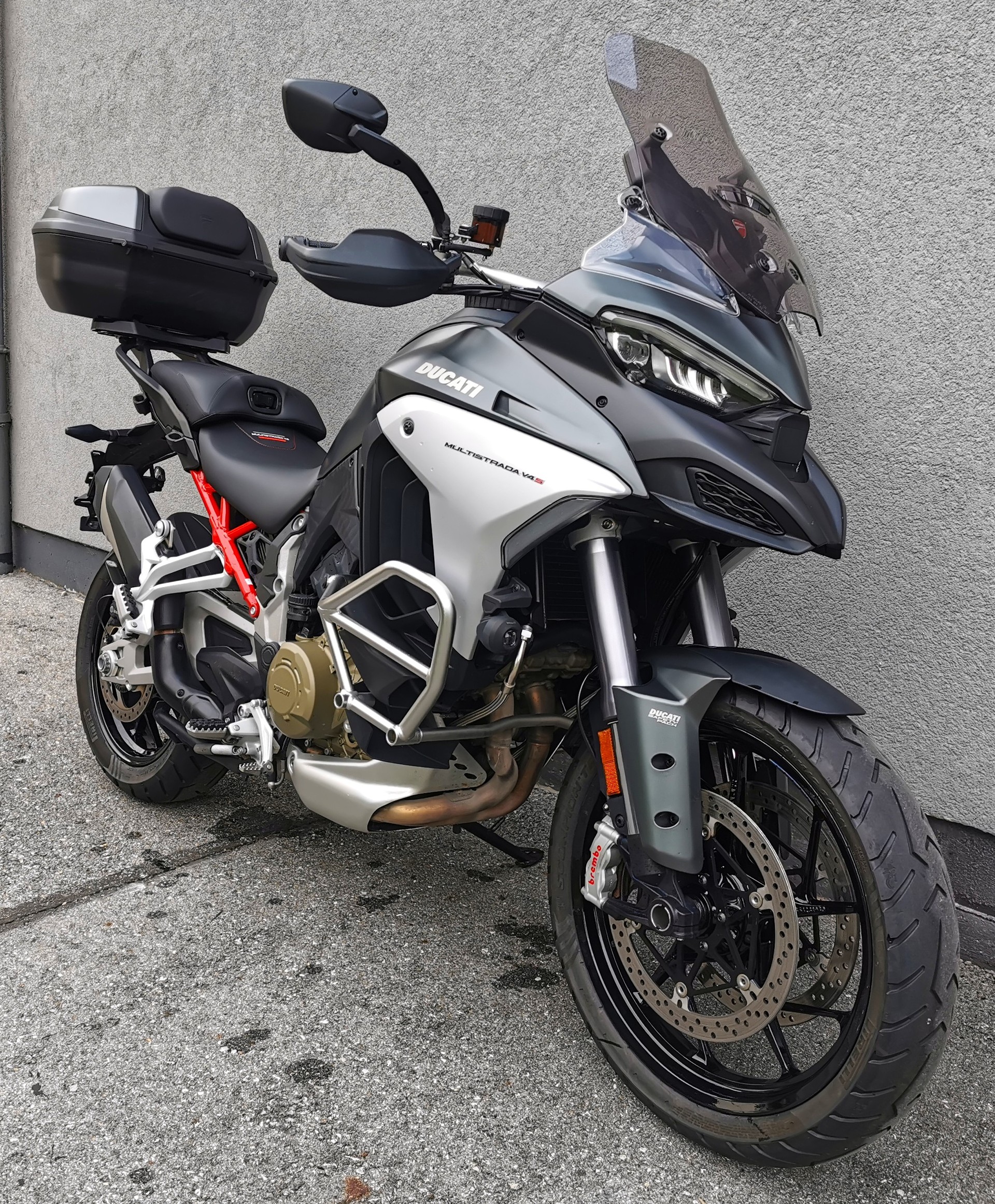 DUCATI Multistrada V4 S Travel & Radar-showroom-element-1