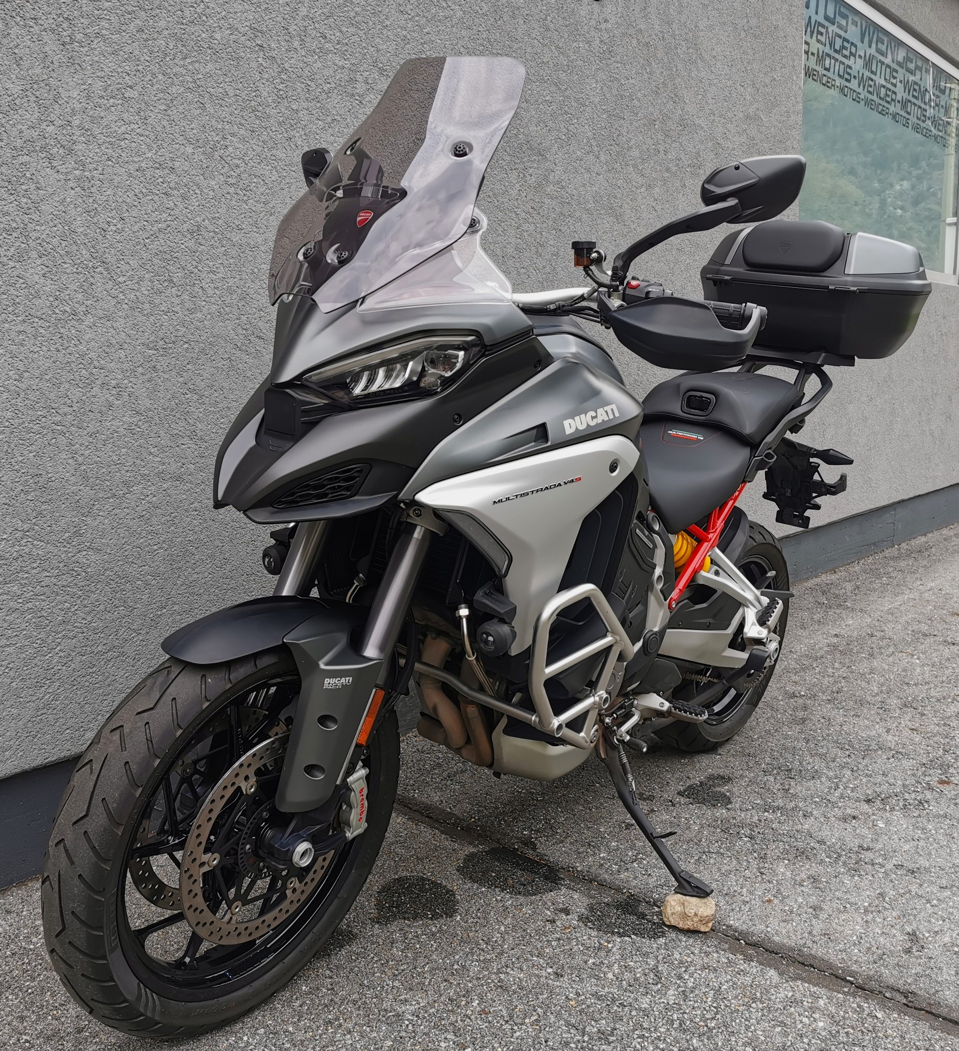 DUCATI Multistrada V4 S Travel & Radar-showroom-element-2