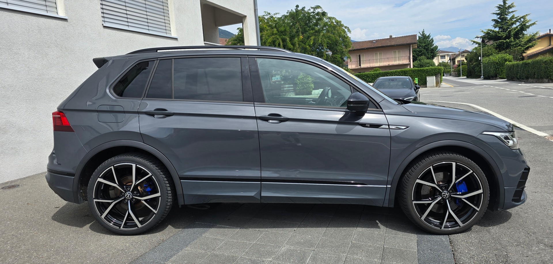 VW Tiguan 2.0TSI R 4Motion DSG-image-7