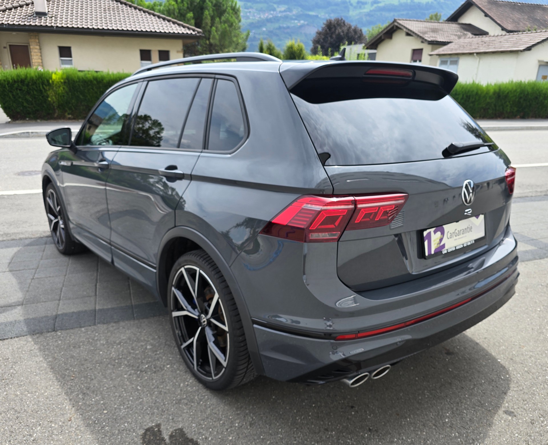 VW Tiguan 2.0TSI R 4Motion DSG-image-3