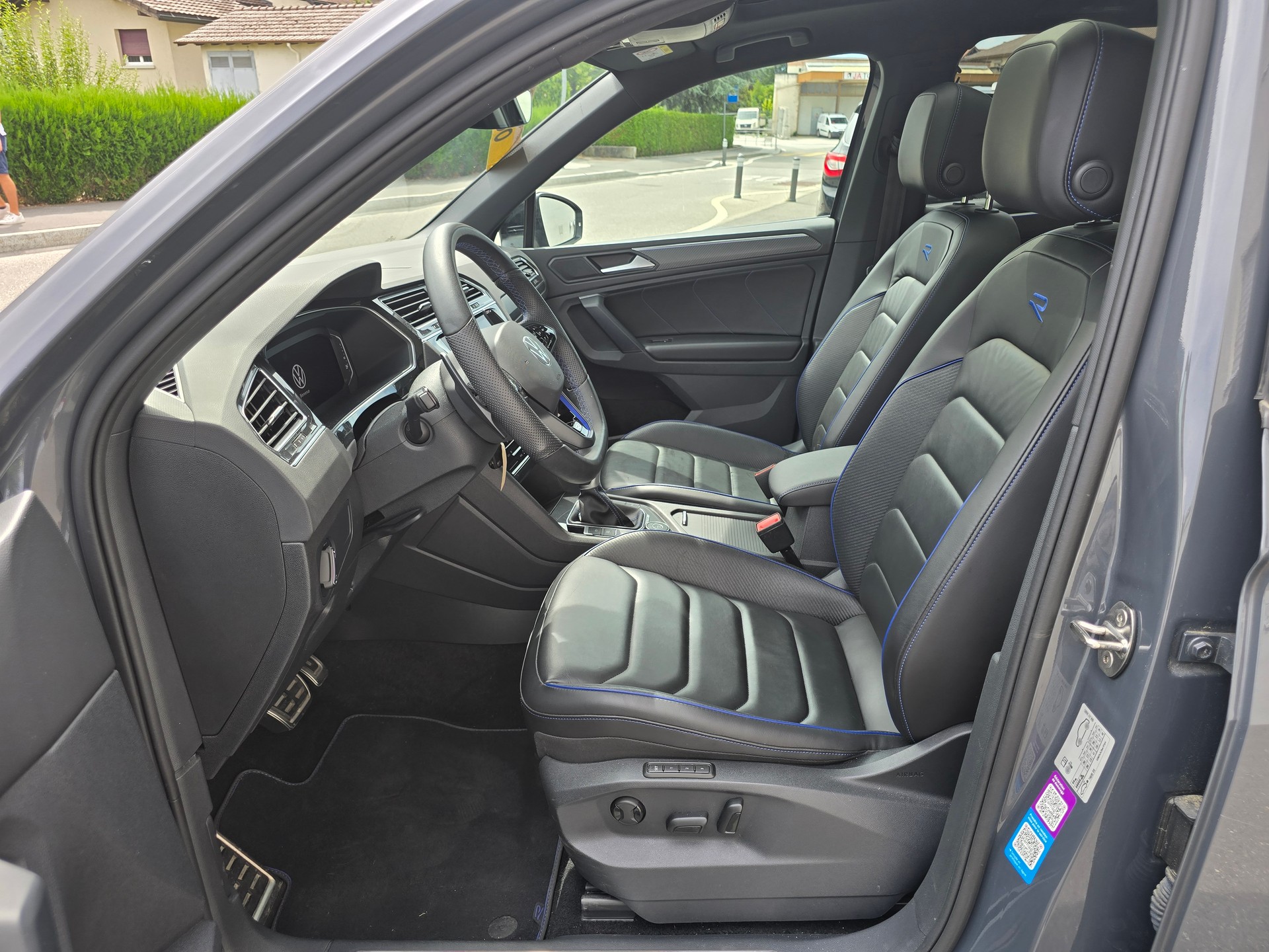 VW Tiguan 2.0TSI R 4Motion DSG-image-9