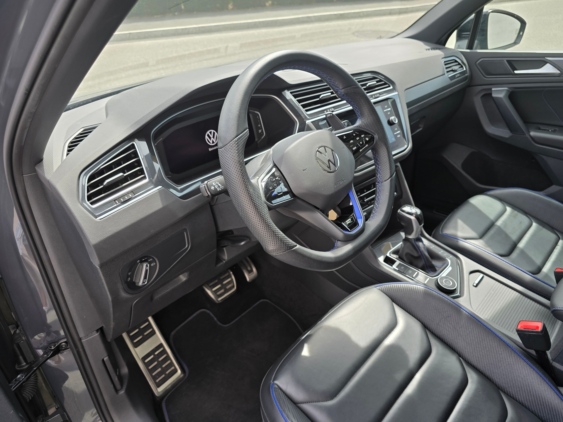 VW Tiguan 2.0TSI R 4Motion DSG-image-11