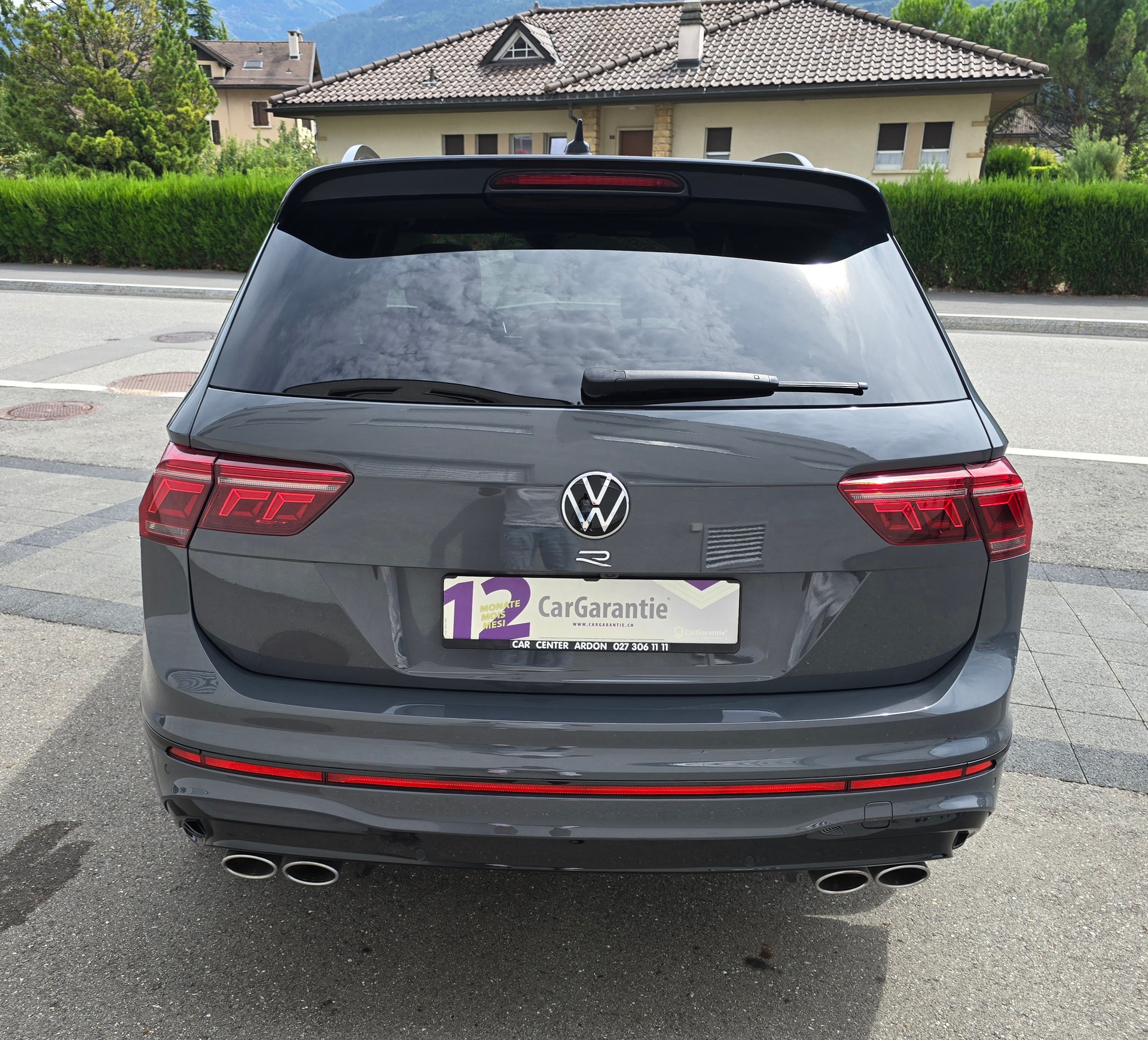 VW Tiguan 2.0TSI R 4Motion DSG-image-4
