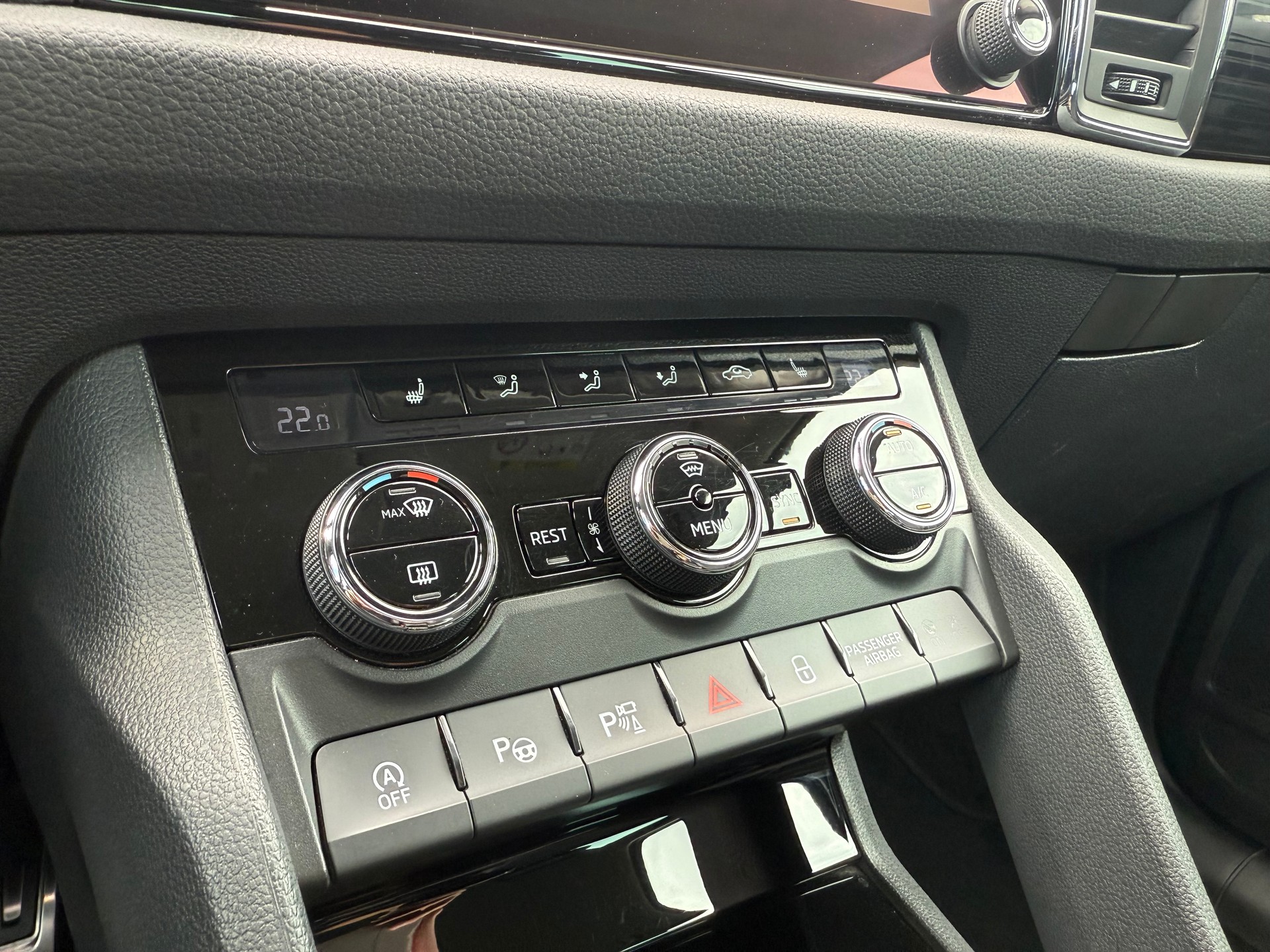 SKODA Kodiaq 2.0 TSI Style DSG-image-25