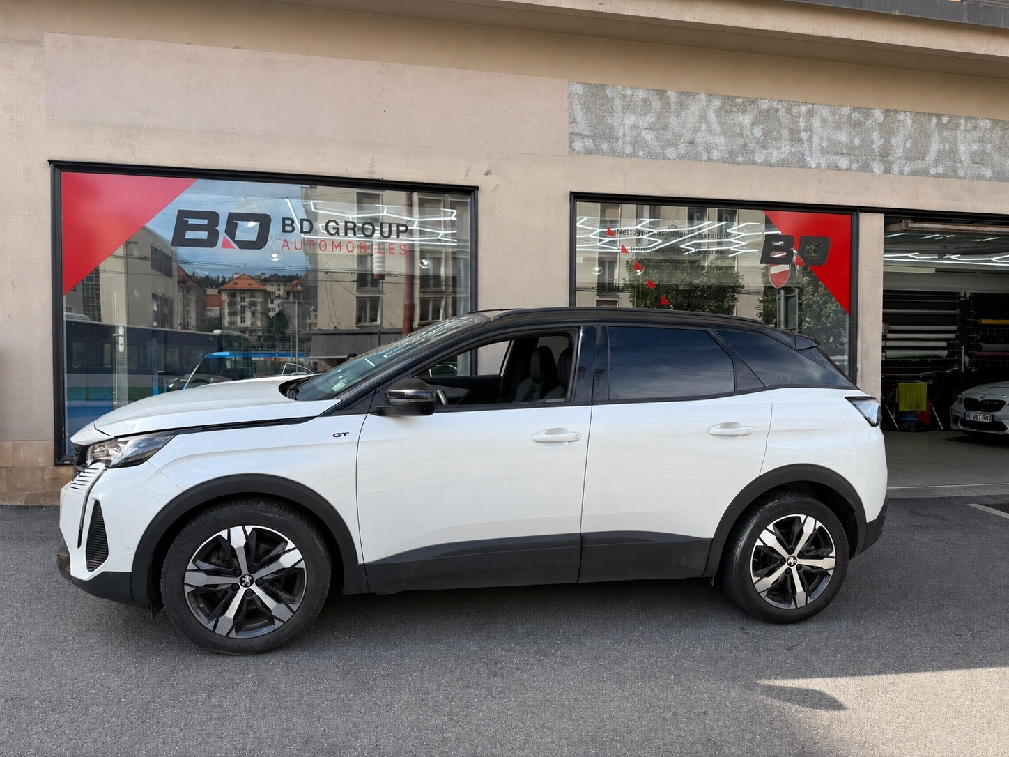 PEUGEOT 3008 1.6 PureTech GT Pack EAT8-image-2