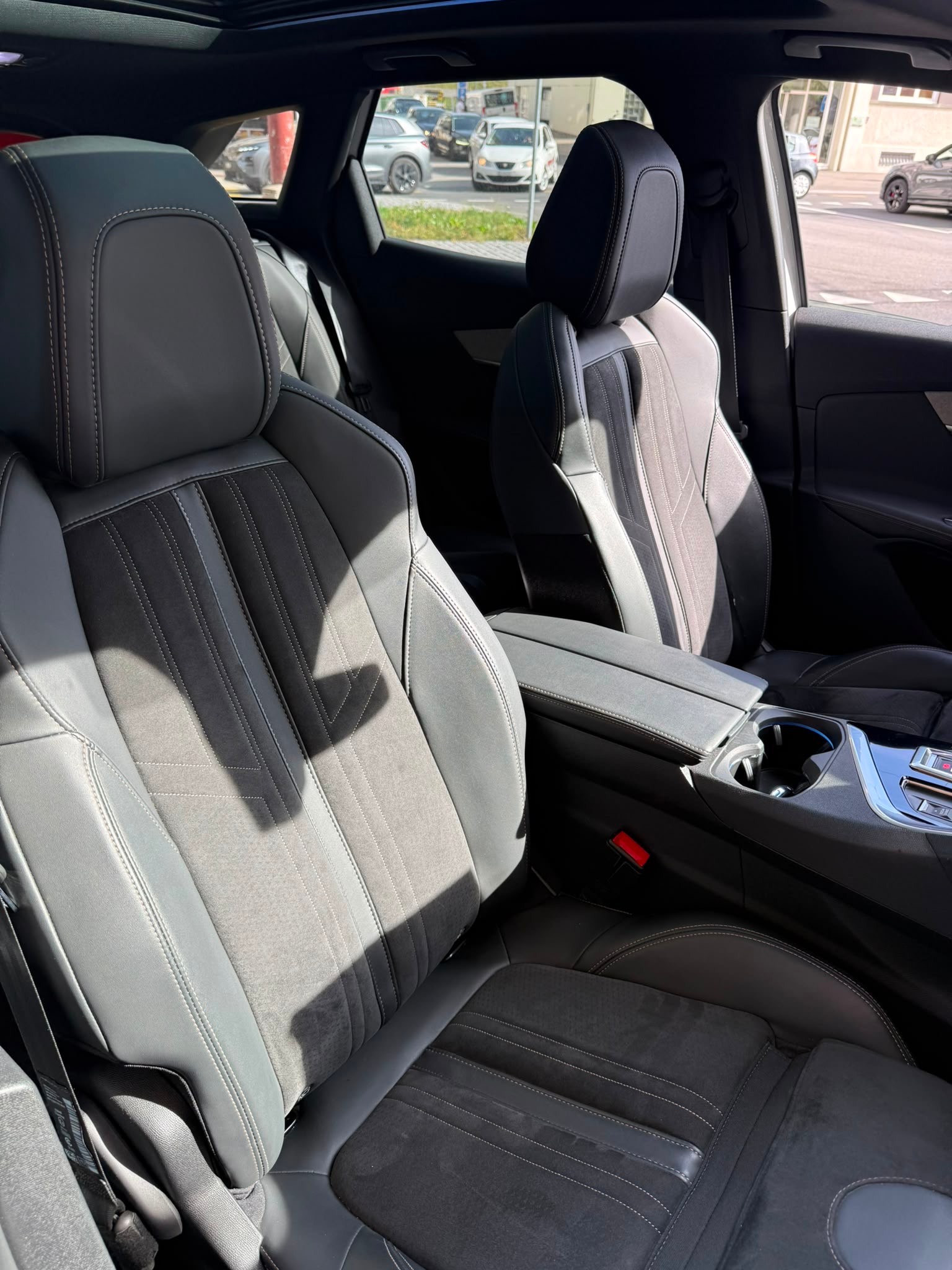 PEUGEOT 3008 1.6 PureTech GT Pack EAT8-image-5