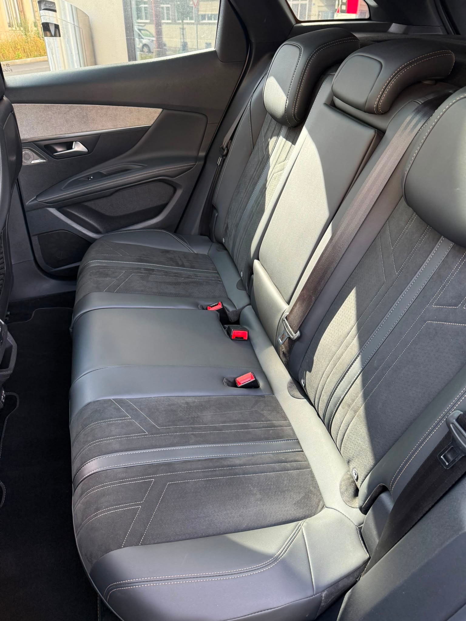 PEUGEOT 3008 1.6 PureTech GT Pack EAT8-image-9
