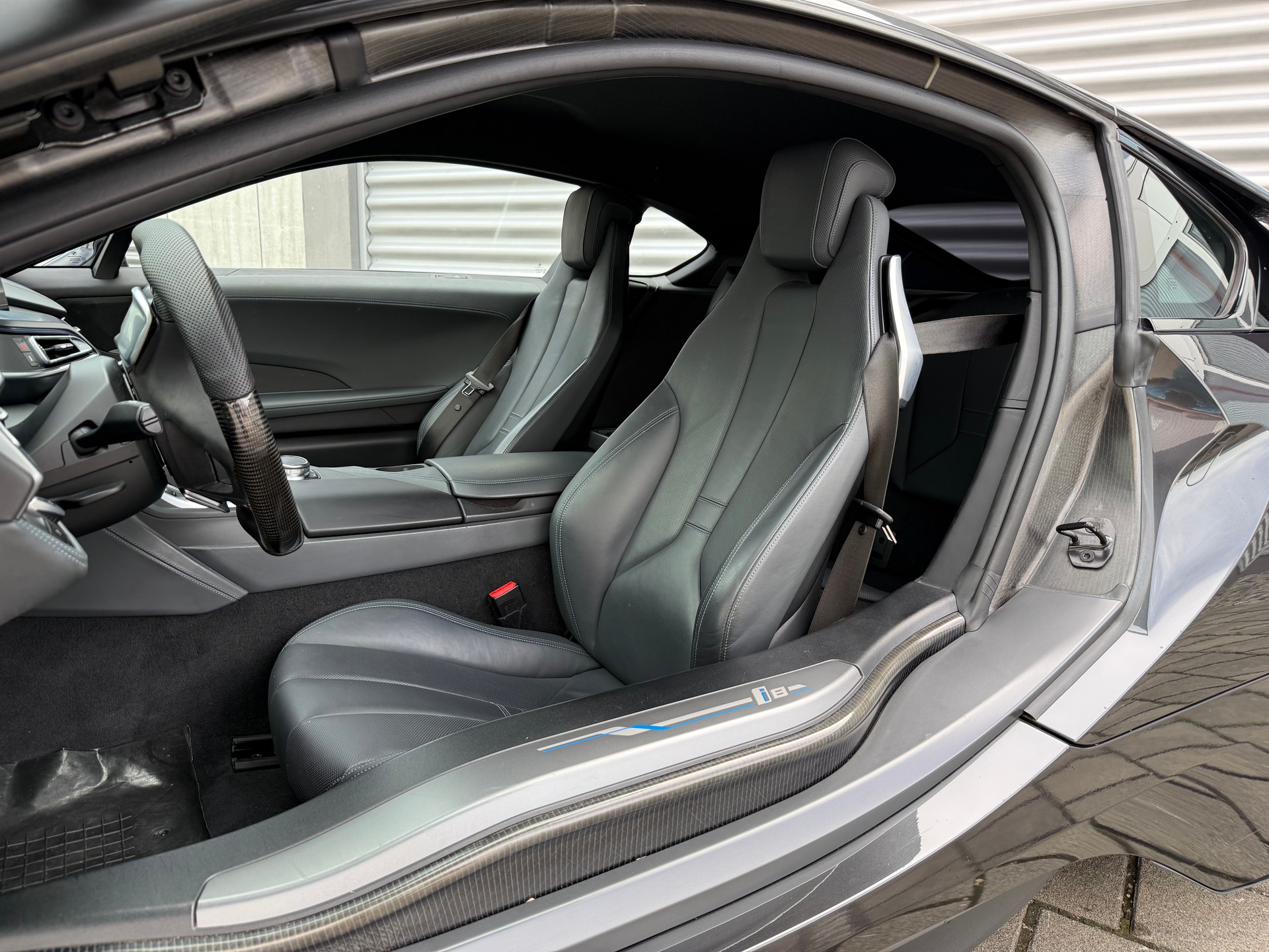 BMW i8 Coupé-image-4