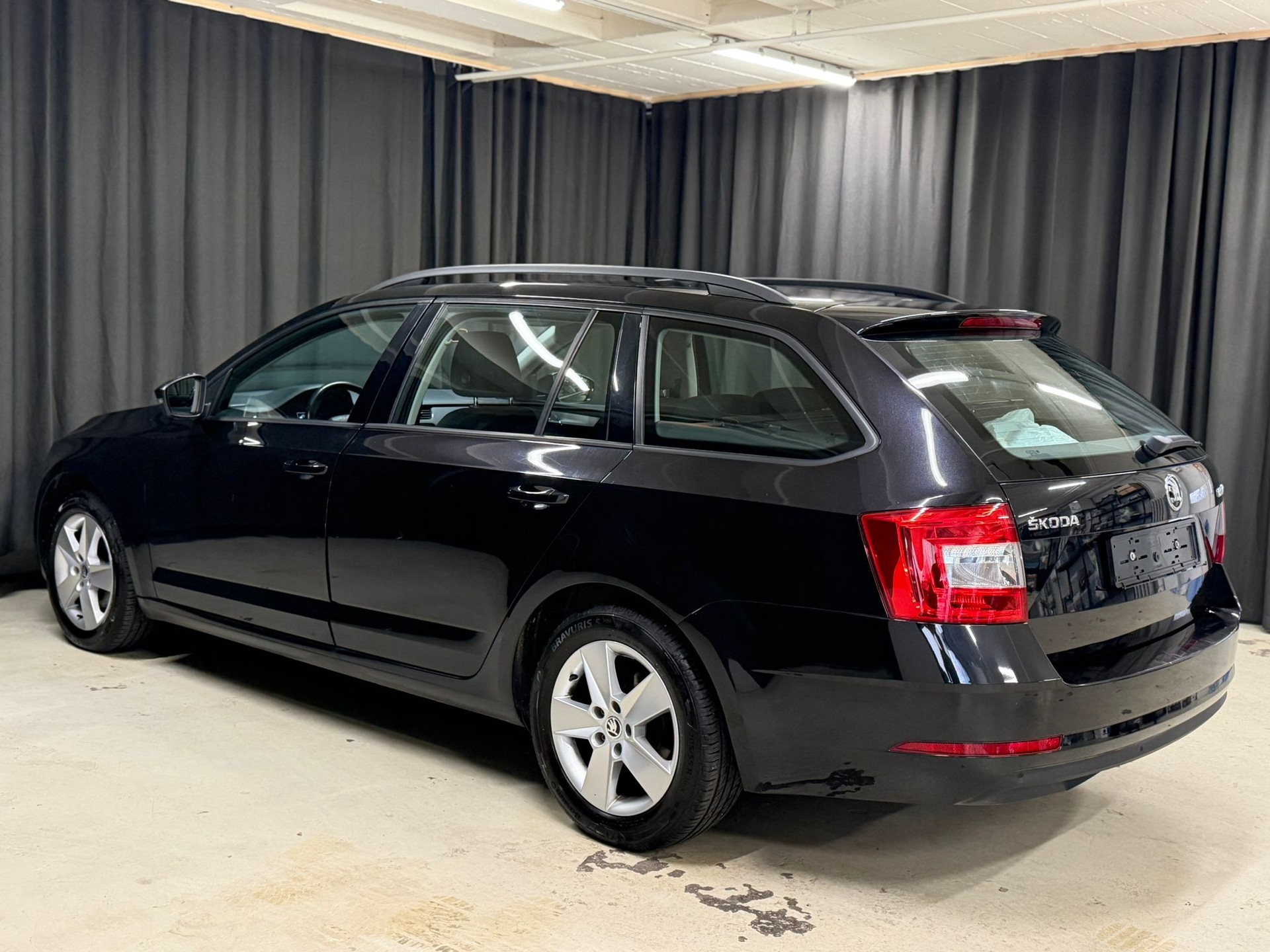 SKODA Octavia Combi 1.5 TSI Swiss Line-image-4