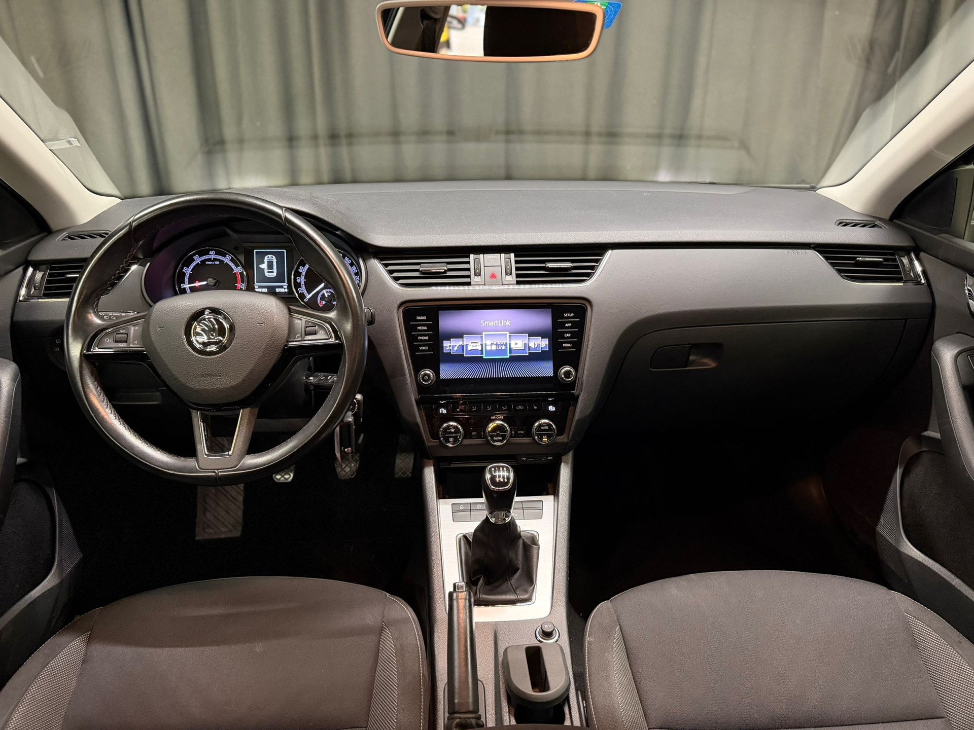 SKODA Octavia Combi 1.5 TSI Swiss Line-image-12