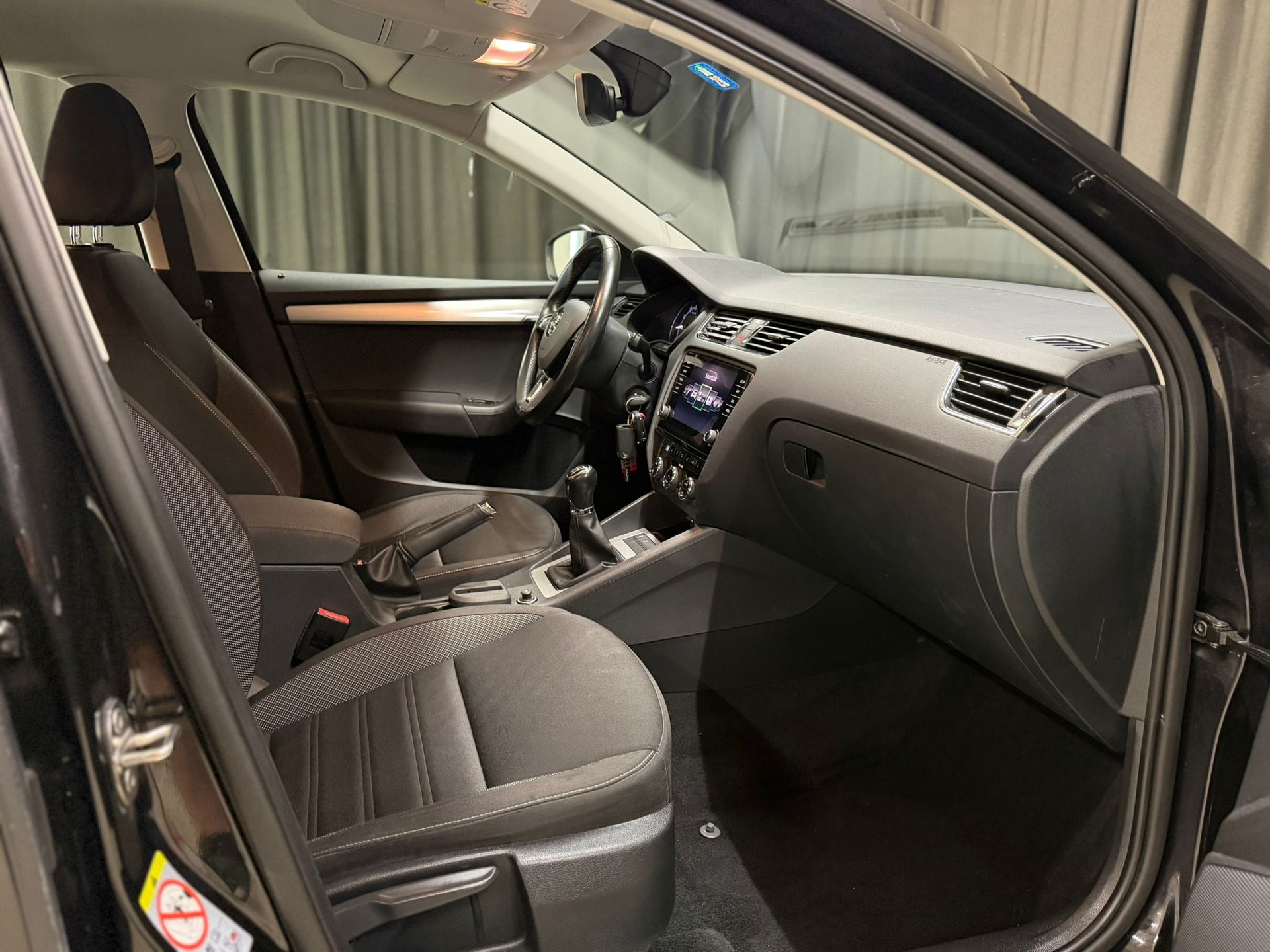 SKODA Octavia Combi 1.5 TSI Swiss Line-image-7