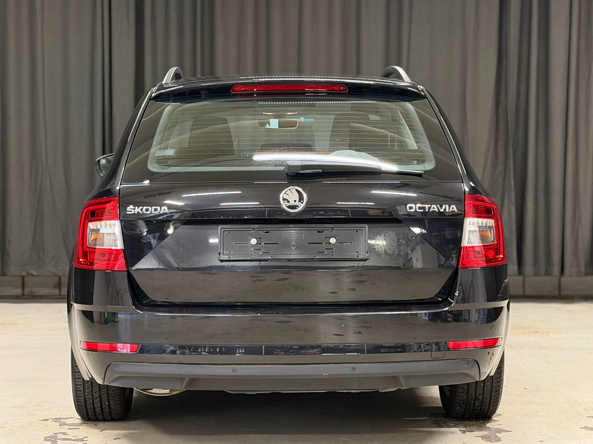 SKODA Octavia Combi 1.5 TSI Swiss Line-image-5
