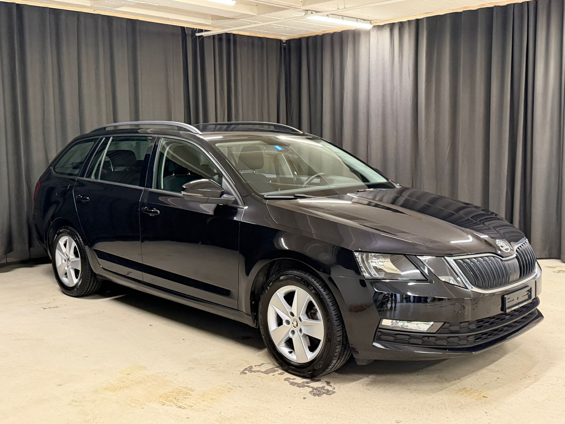 SKODA Octavia Combi 1.5 TSI Swiss Line-image-1