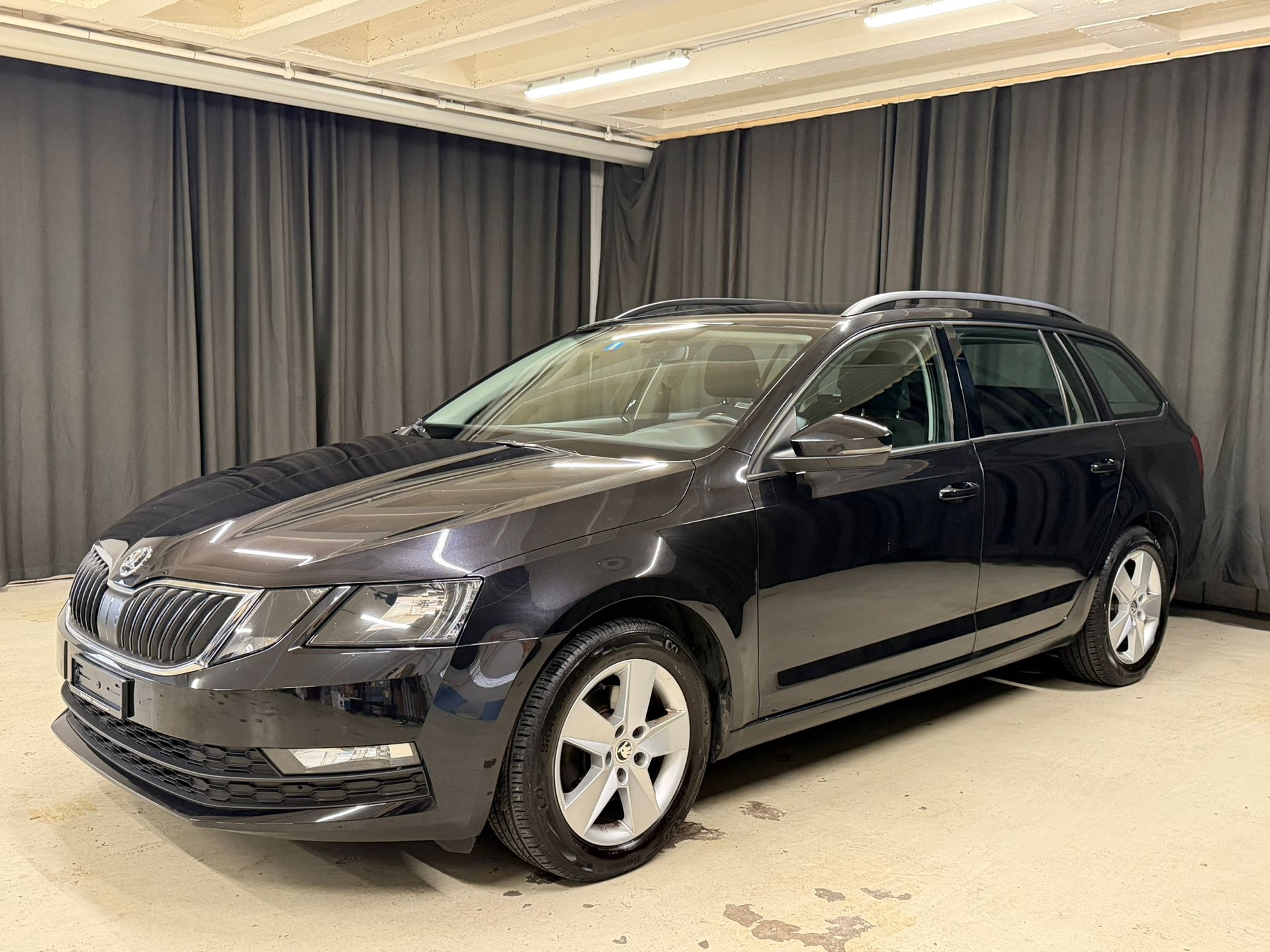 SKODA Octavia Combi 1.5 TSI Swiss Line-image-0