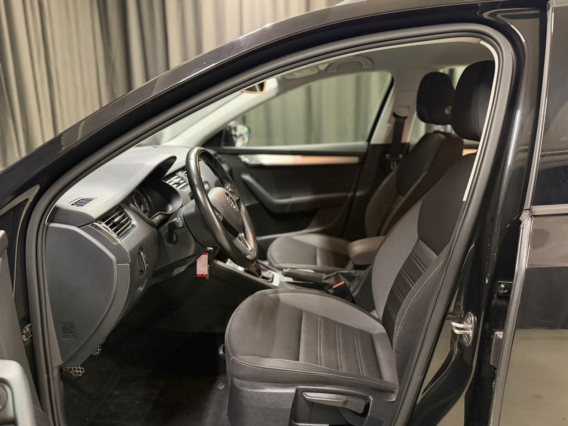 SKODA Octavia Combi 1.5 TSI Swiss Line-image-6