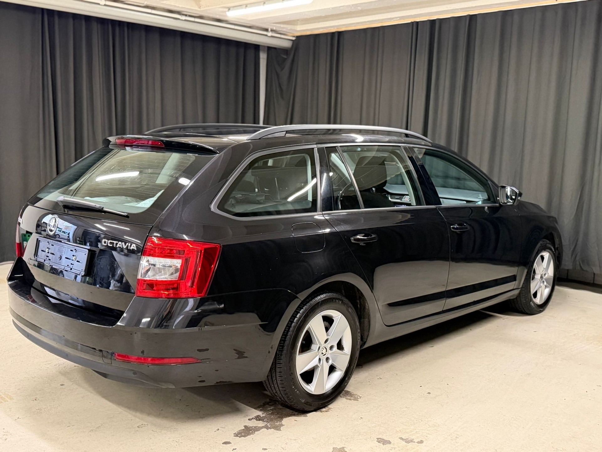 SKODA Octavia Combi 1.5 TSI Swiss Line-image-3