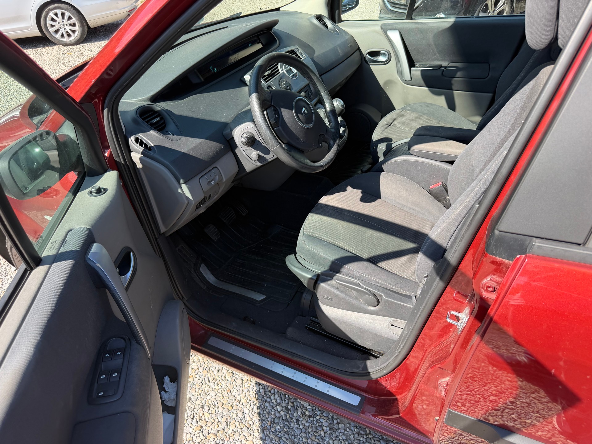 RENAULT Grand Scénic 1.9 dCi Dynamique-image-5