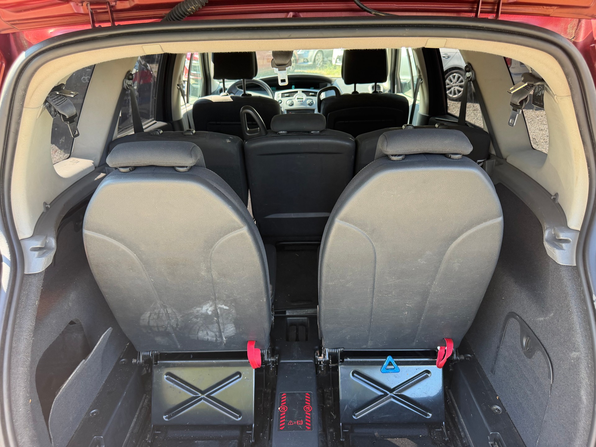 RENAULT Grand Scénic 1.9 dCi Dynamique-image-4