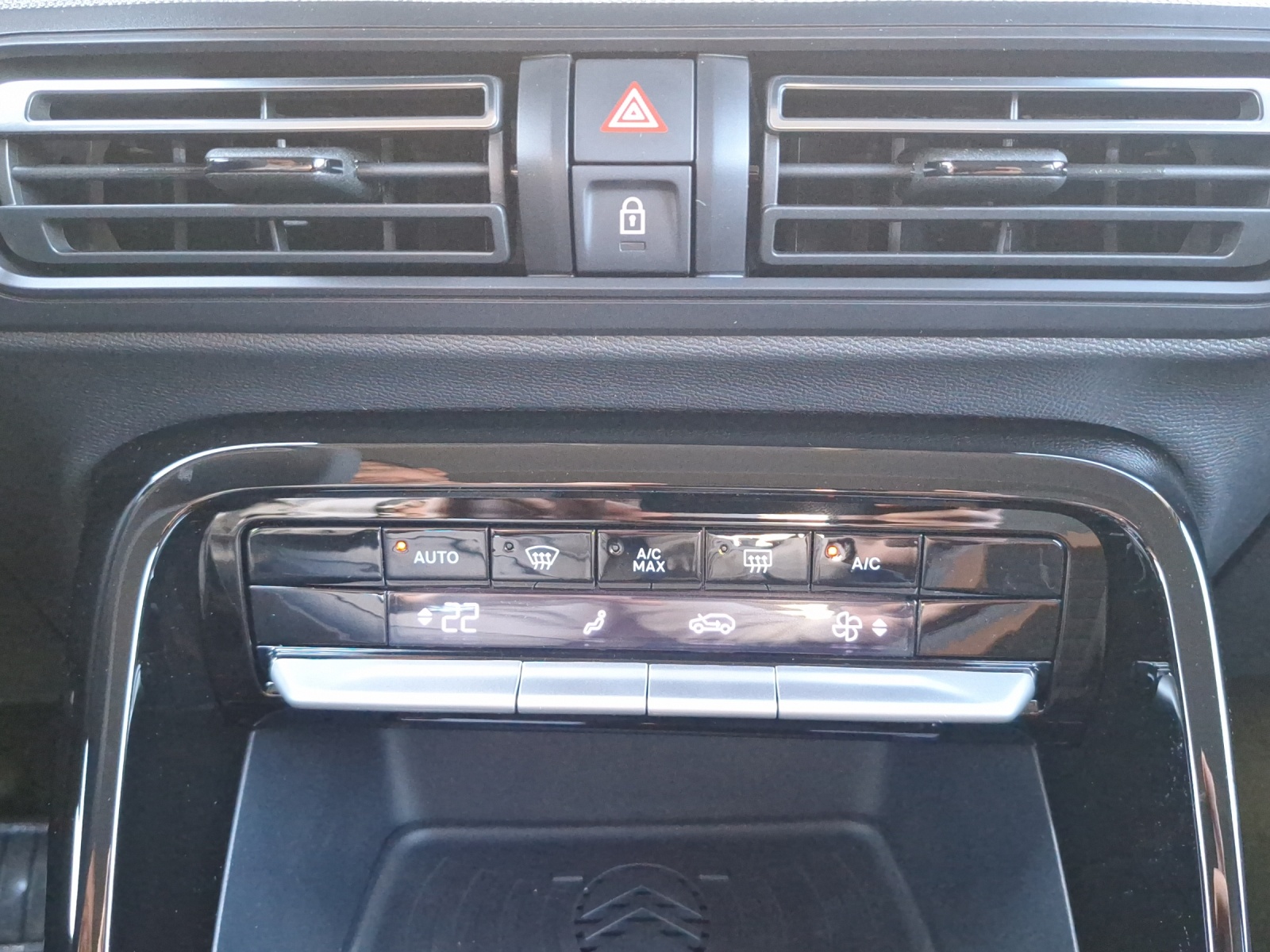 CITROEN C3 Aircross 1.2 Hybrid Tonic+-image-12