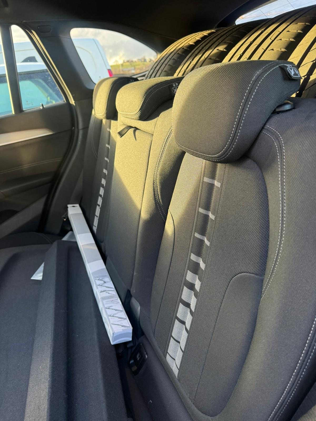 BMW 18i sDrive-image-4