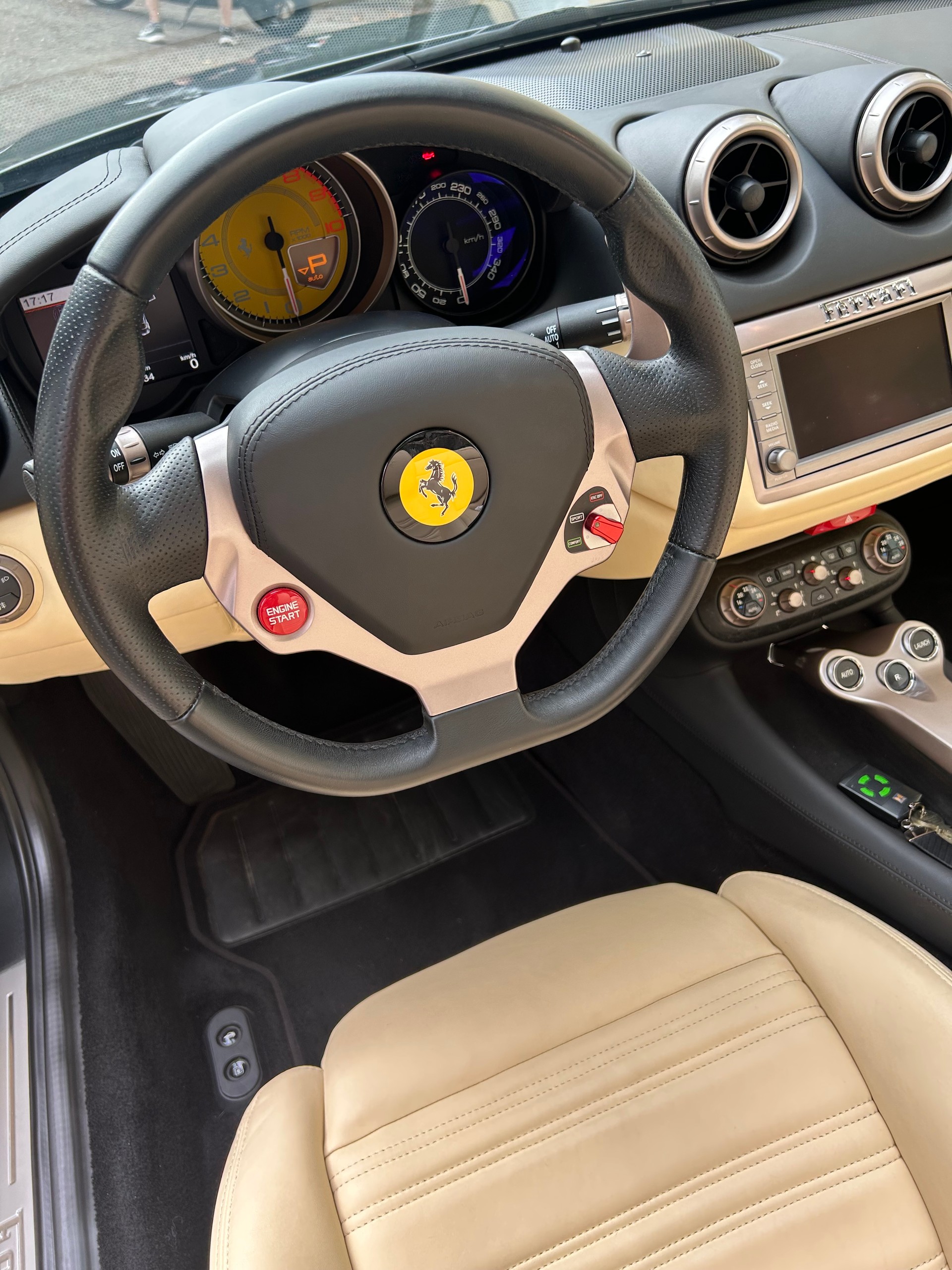 FERRARI California 4.3-image-10