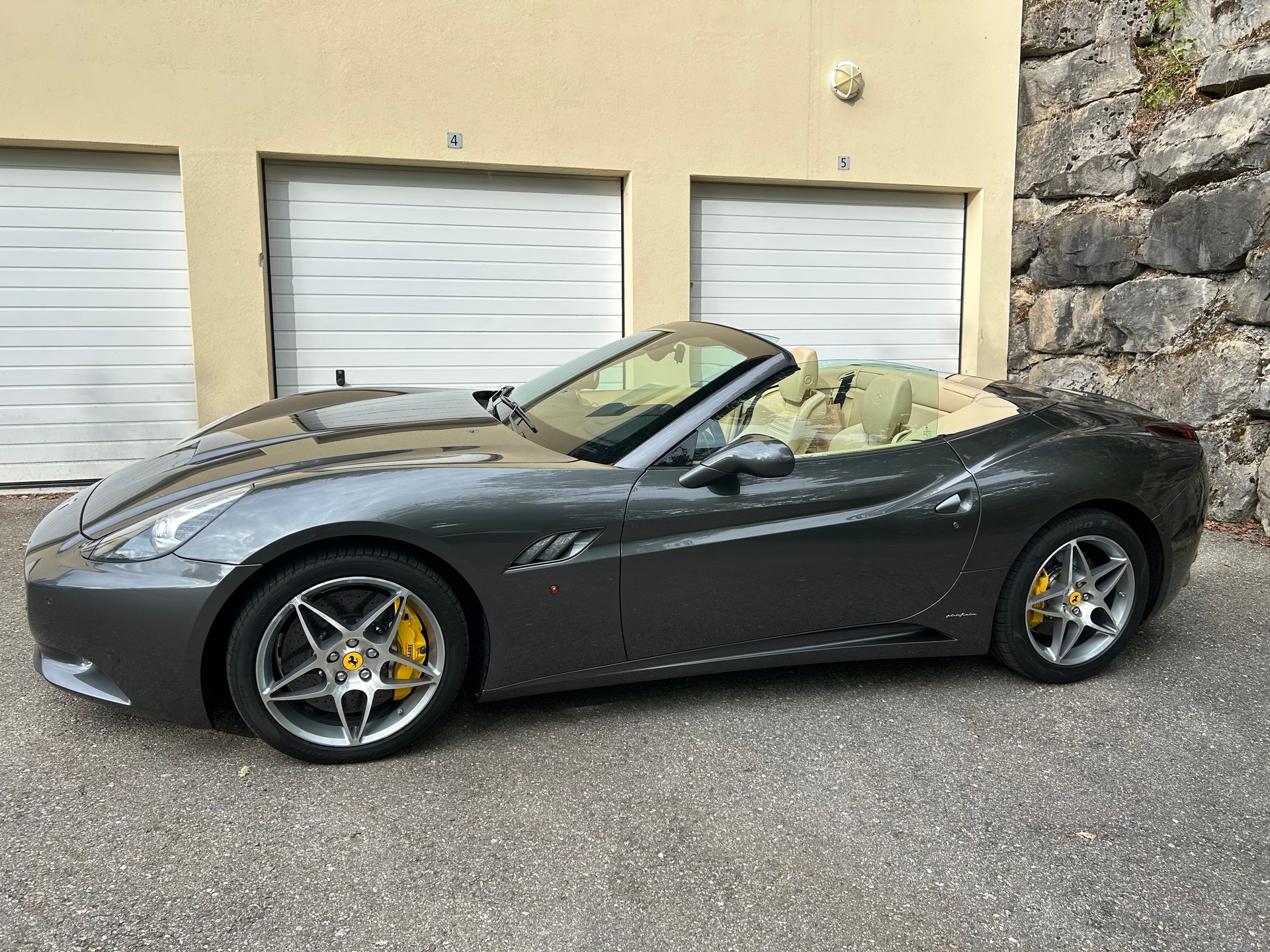 FERRARI California 4.3-image-2