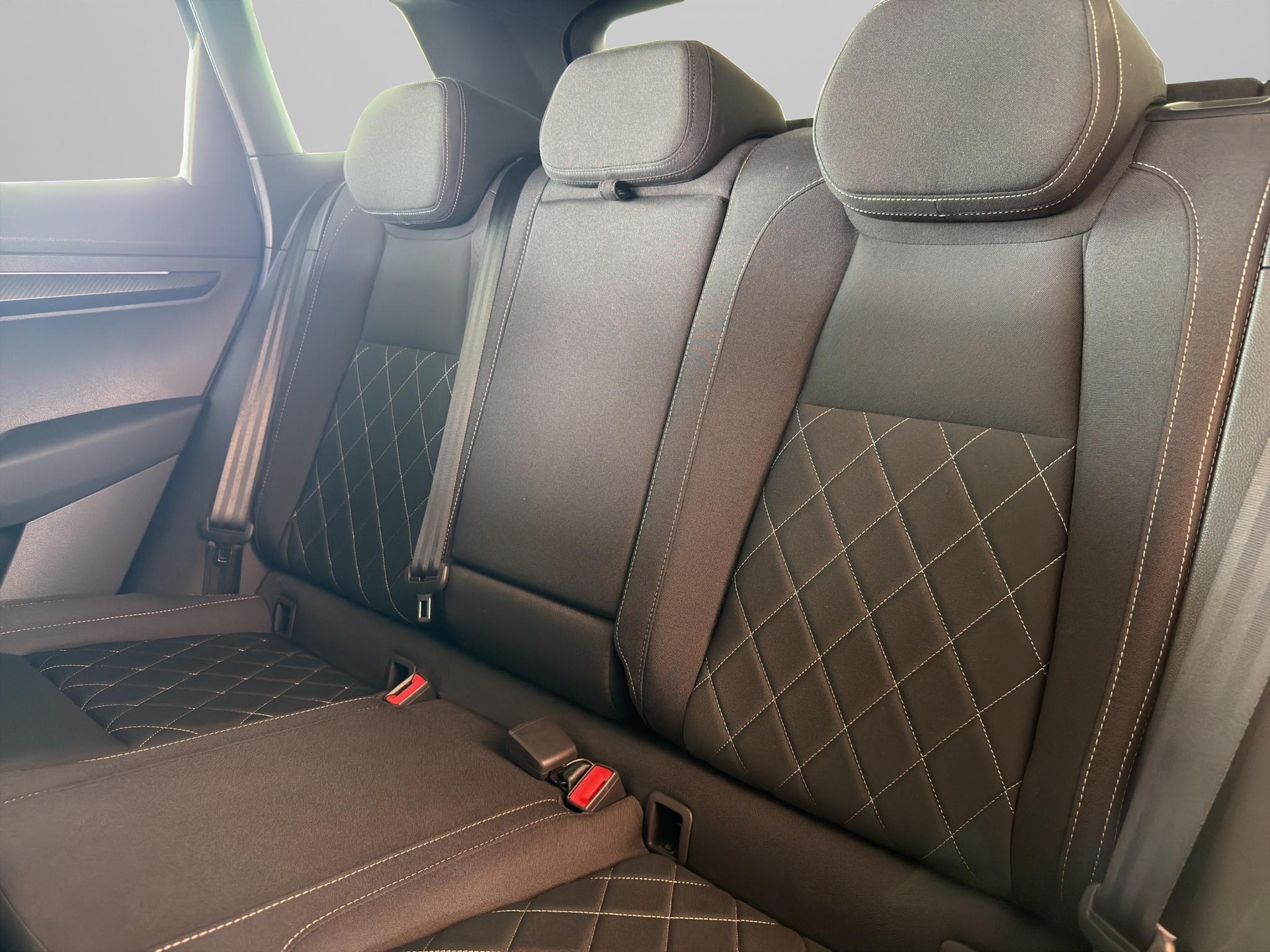 SKODA Karoq 1.5 TSI SportLine DSG-image-11