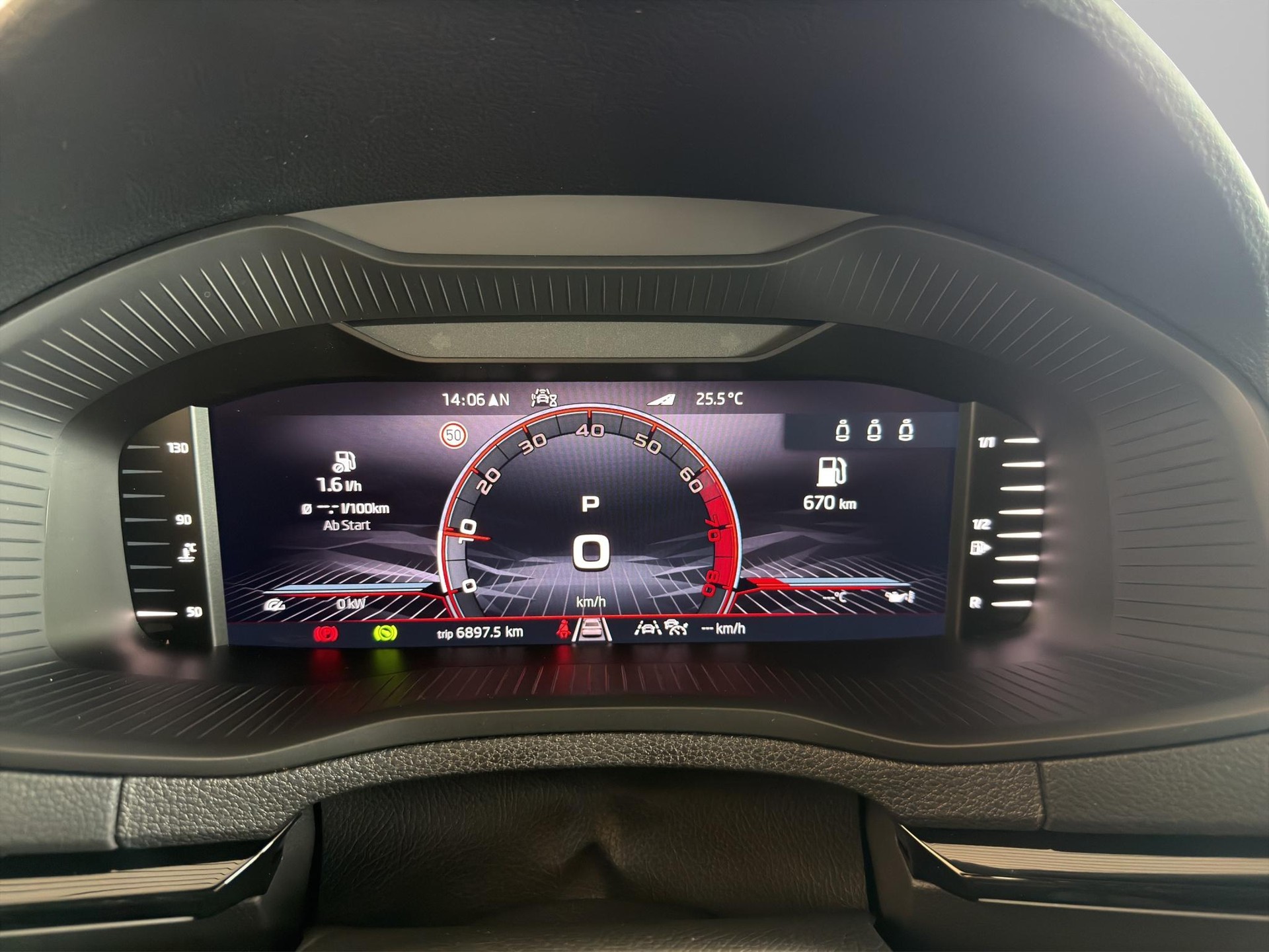 SKODA Karoq 1.5 TSI SportLine DSG-image-16