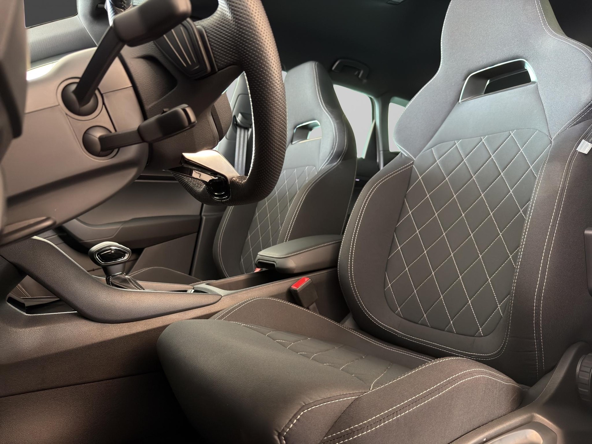 SKODA Karoq 1.5 TSI SportLine DSG-image-10