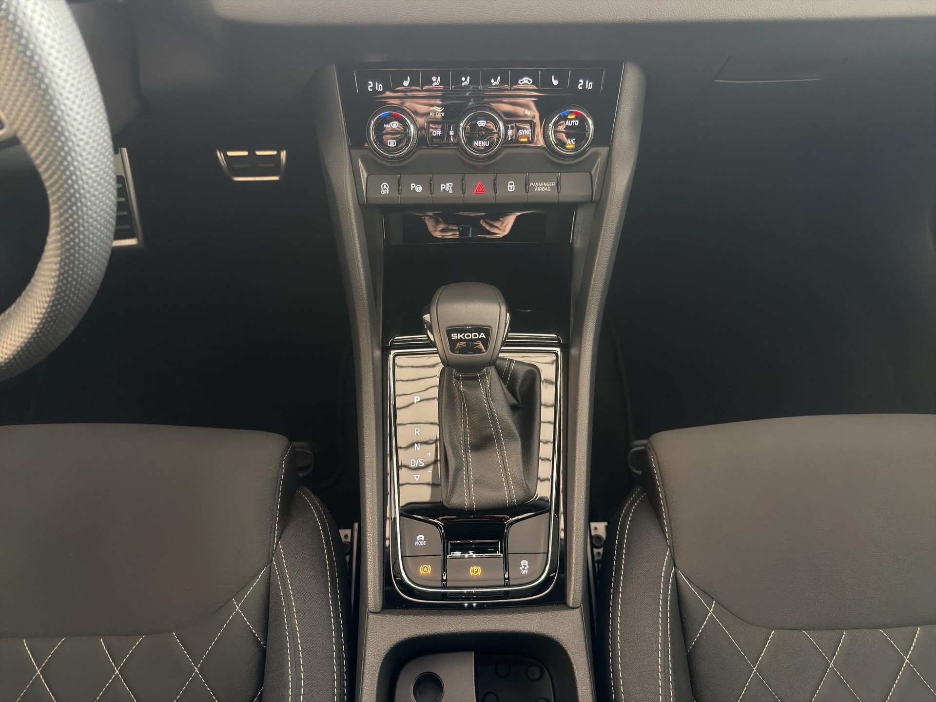 SKODA Karoq 1.5 TSI SportLine DSG-image-15