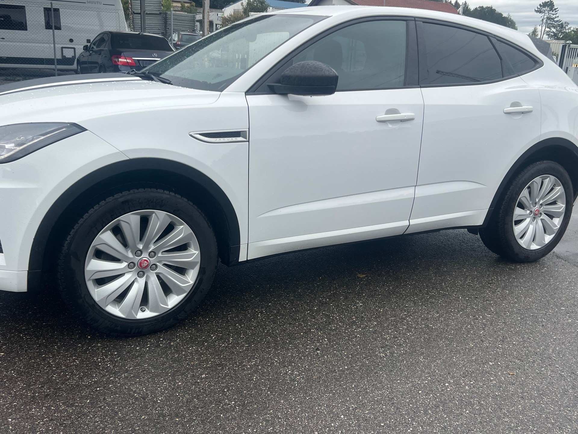 JAGUAR E-Pace 2.0d D180 HSE AWD Automatik-image-6