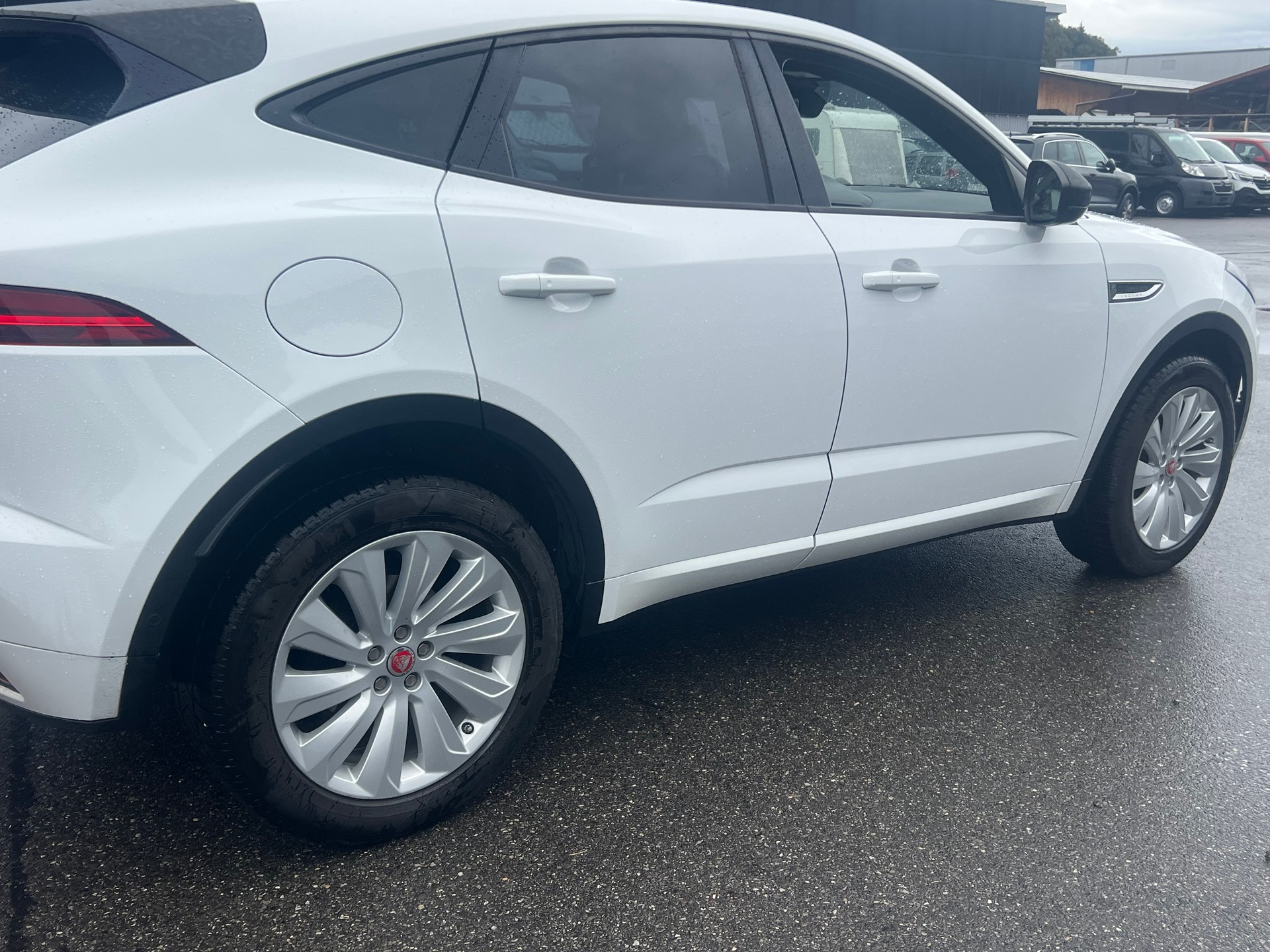 JAGUAR E-Pace 2.0d D180 HSE AWD Automatik-image-3