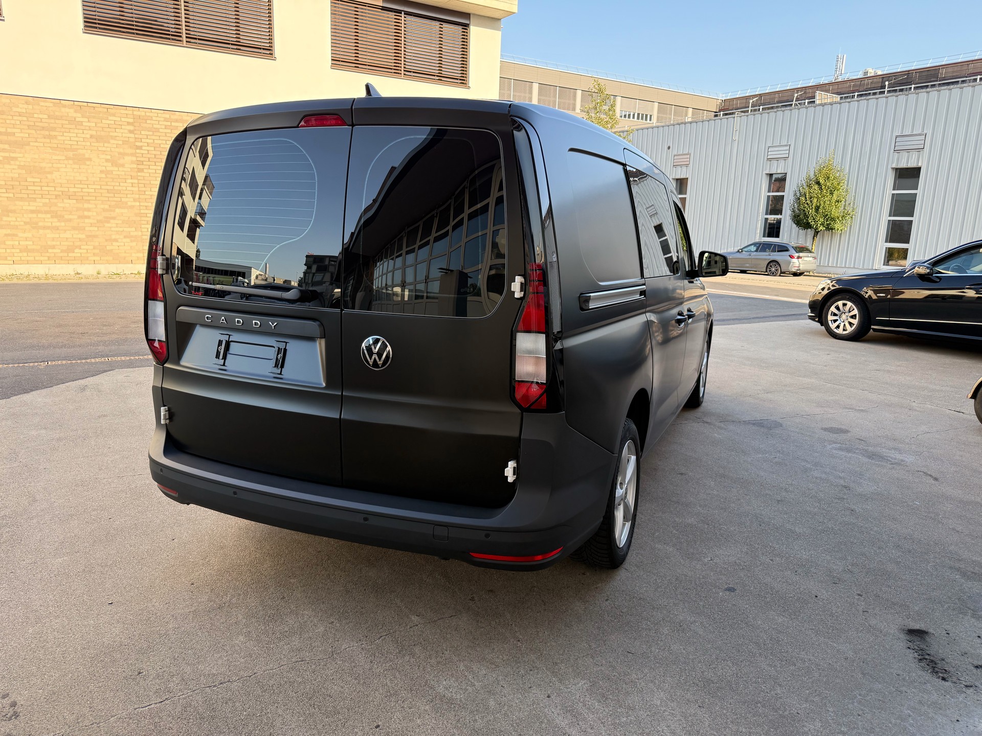 VW Caddy Cargo 2.0TDI Maxi-image-4