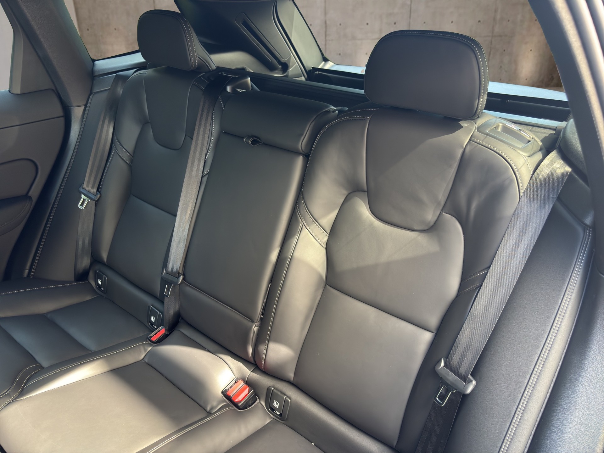 VOLVO XC60 2.0 B5 MH Black Edition AWD Ultra-image-11