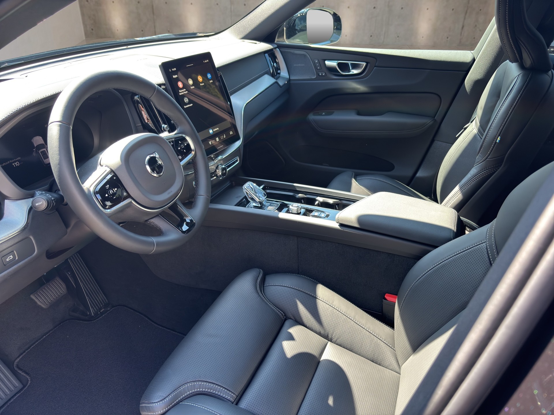 VOLVO XC60 2.0 B5 MH Black Edition AWD Ultra-image-9