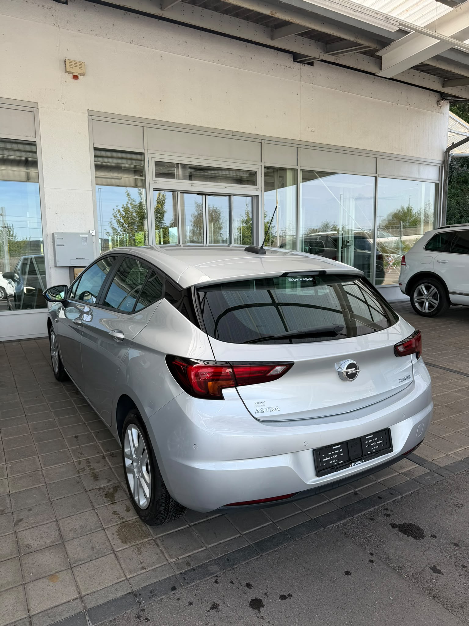 OPEL Astra 1.4i Turbo Enjoy Automatic-image-3
