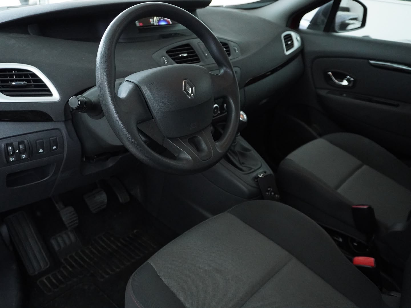 RENAULT Scénic 1.2 16V Turbo Energy-image-2