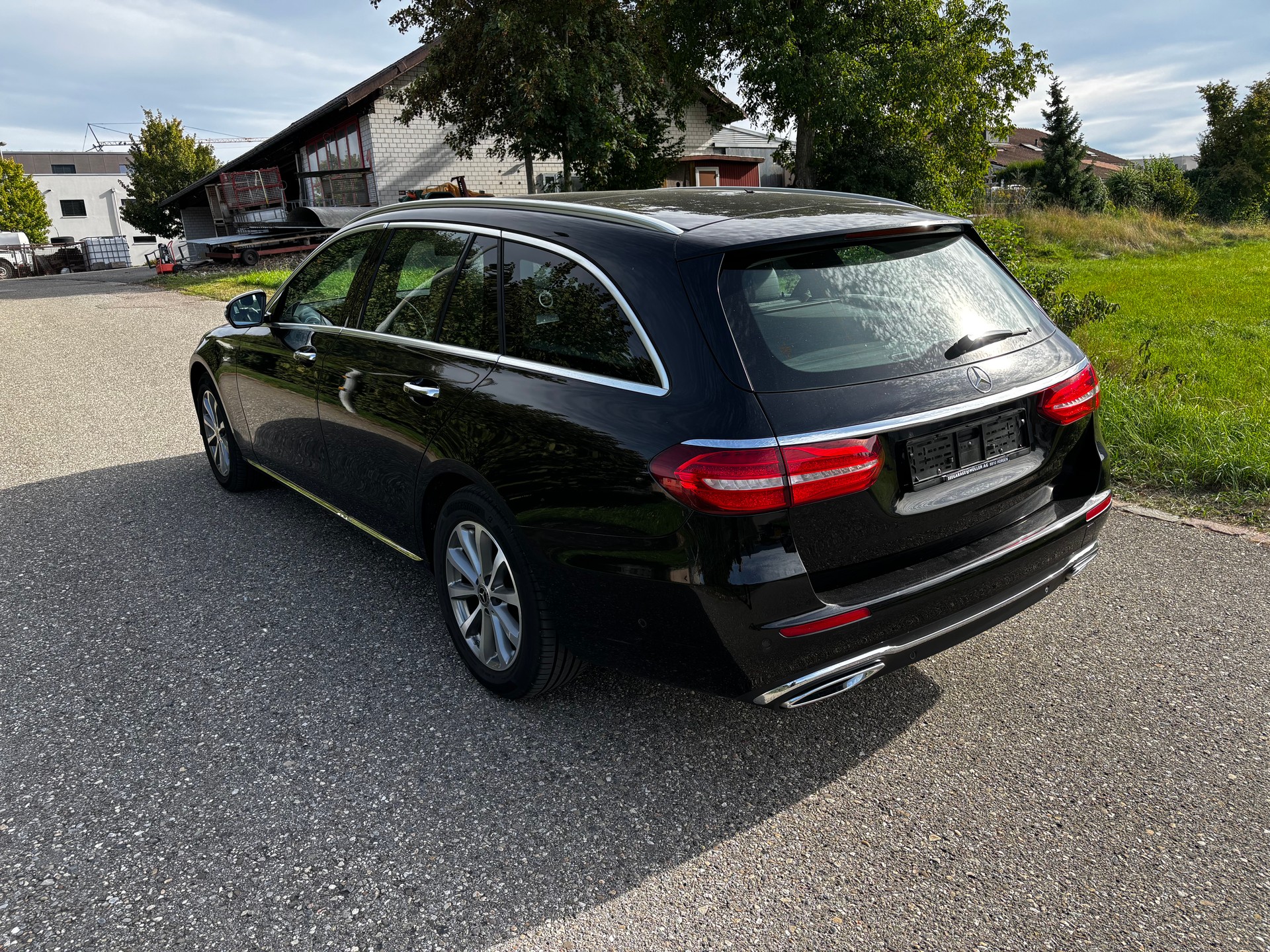 MERCEDES-BENZ E 220 d Exclusive 4Matic 9G-Tronic-image-5
