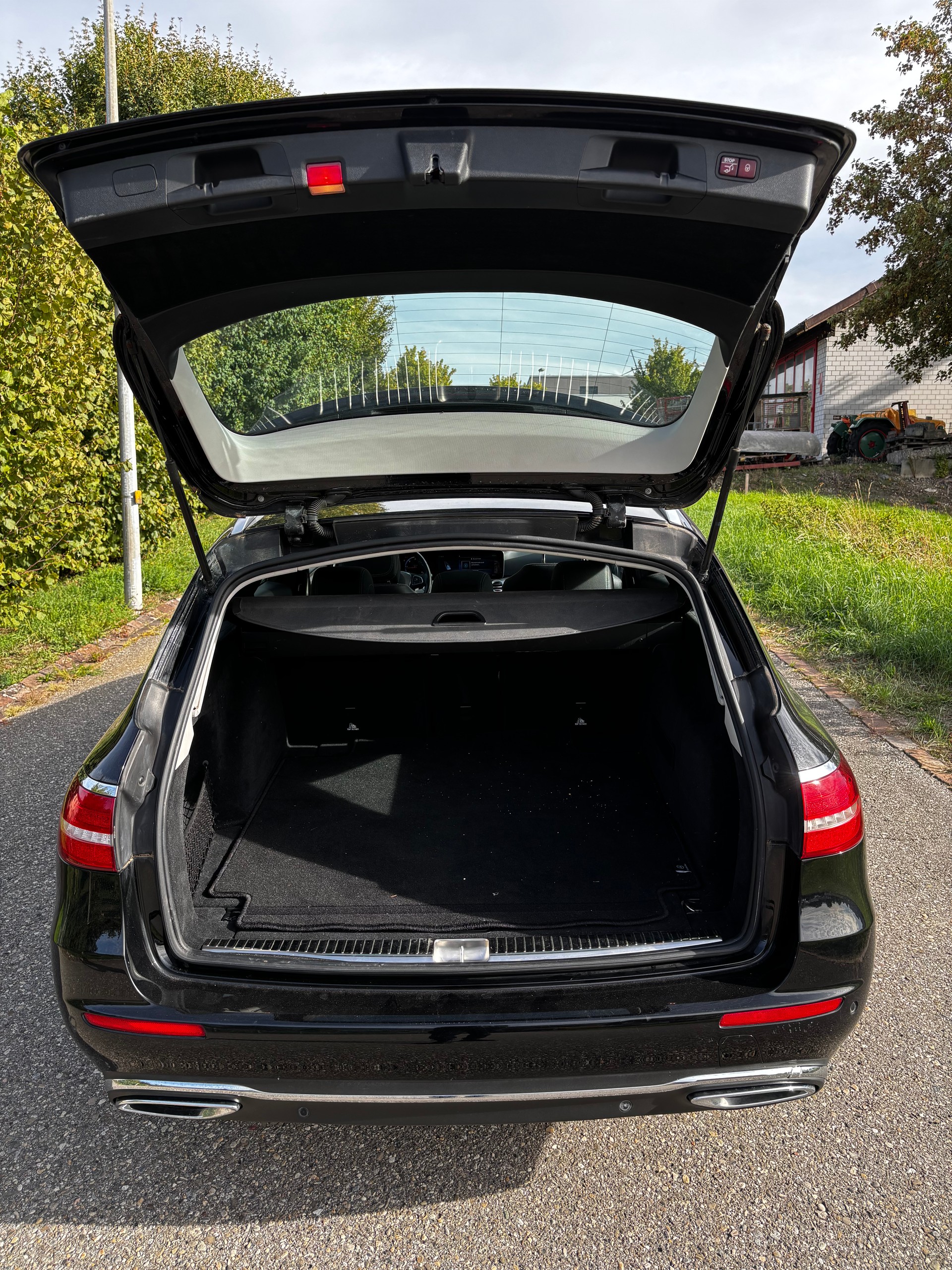 MERCEDES-BENZ E 220 d Exclusive 4Matic 9G-Tronic-image-13