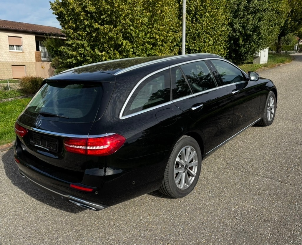 MERCEDES-BENZ E 220 d Exclusive 4Matic 9G-Tronic-image-4
