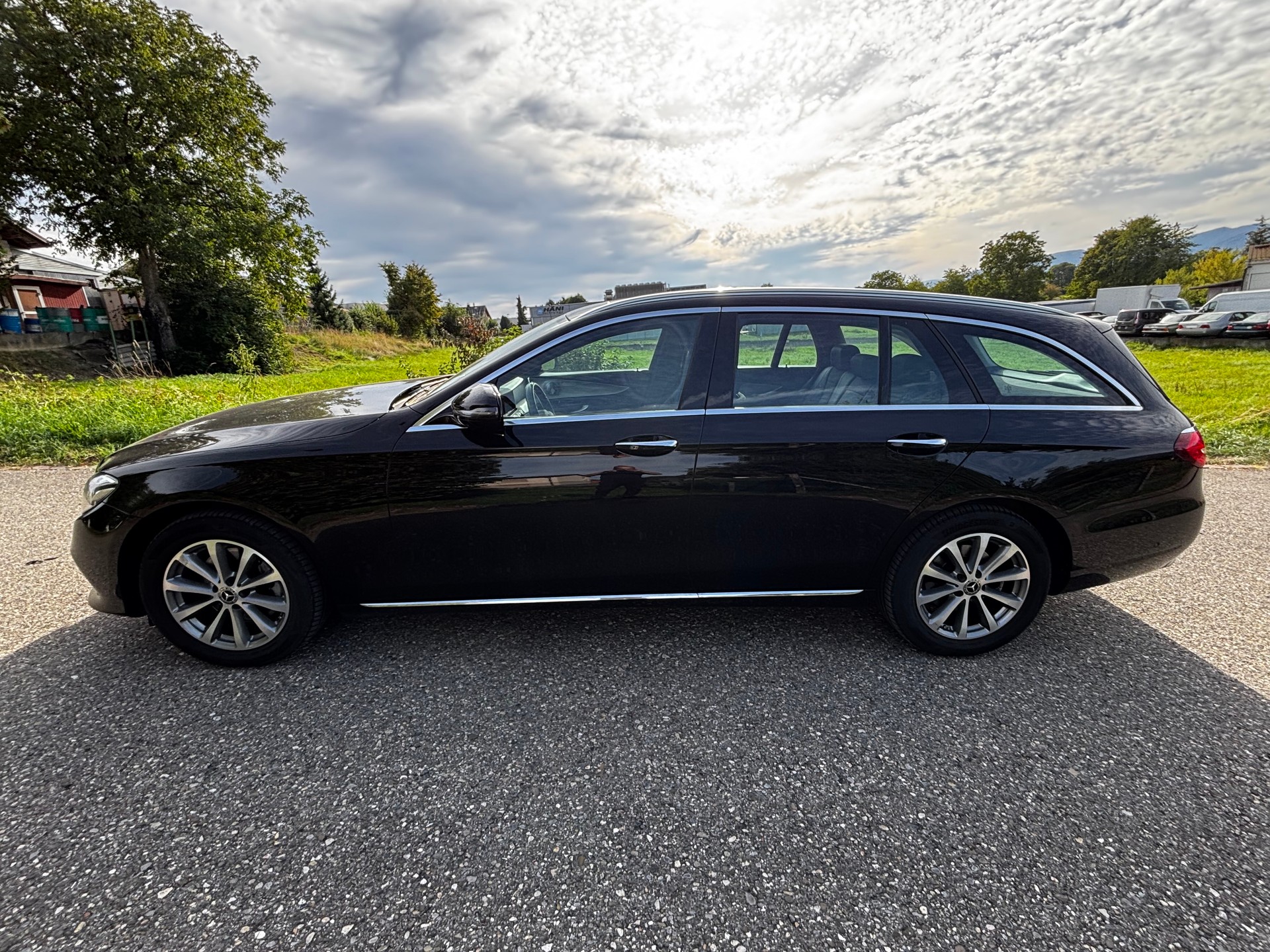 MERCEDES-BENZ E 220 d Exclusive 4Matic 9G-Tronic-image-2