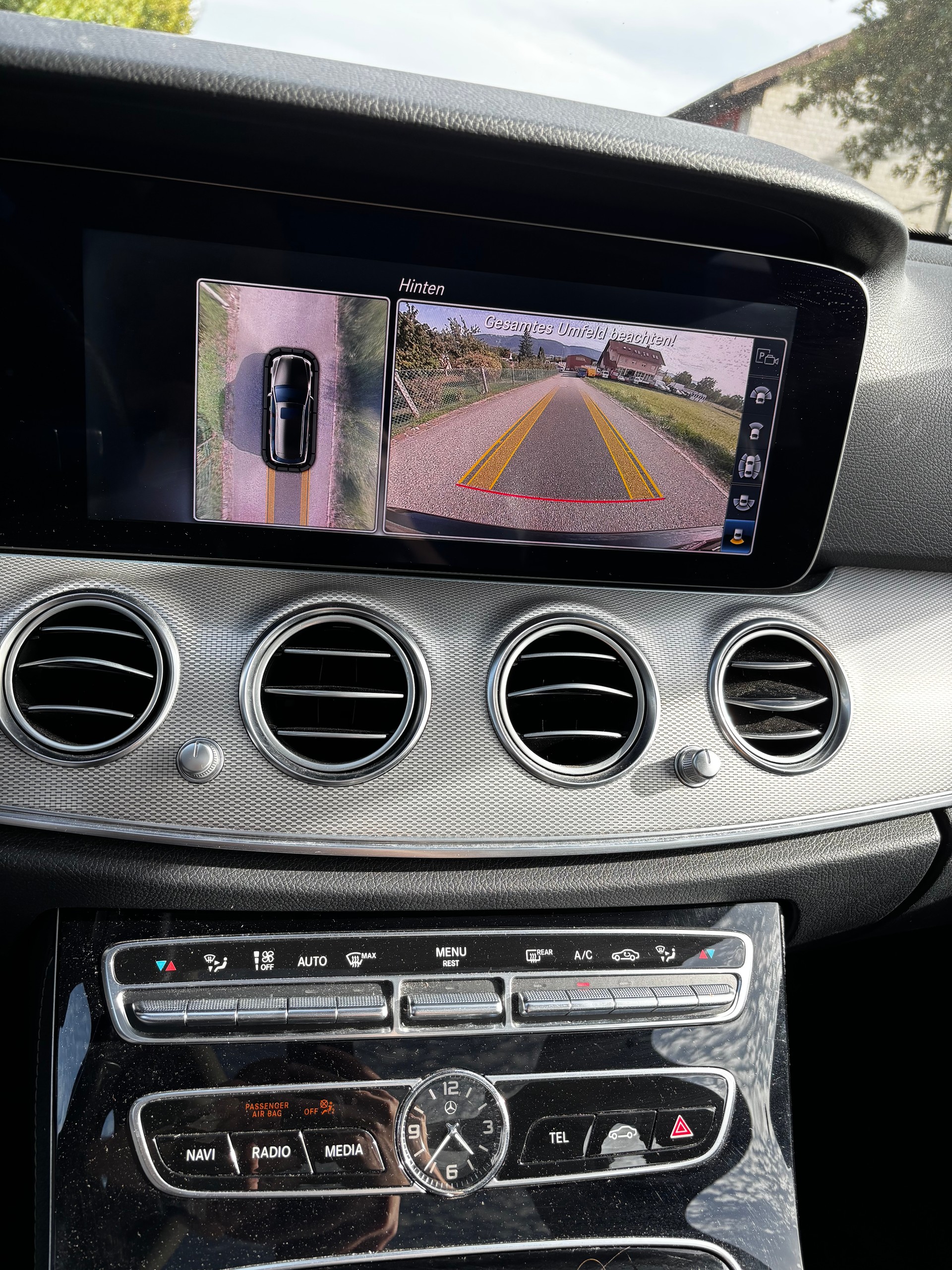 MERCEDES-BENZ E 220 d Exclusive 4Matic 9G-Tronic-image-11