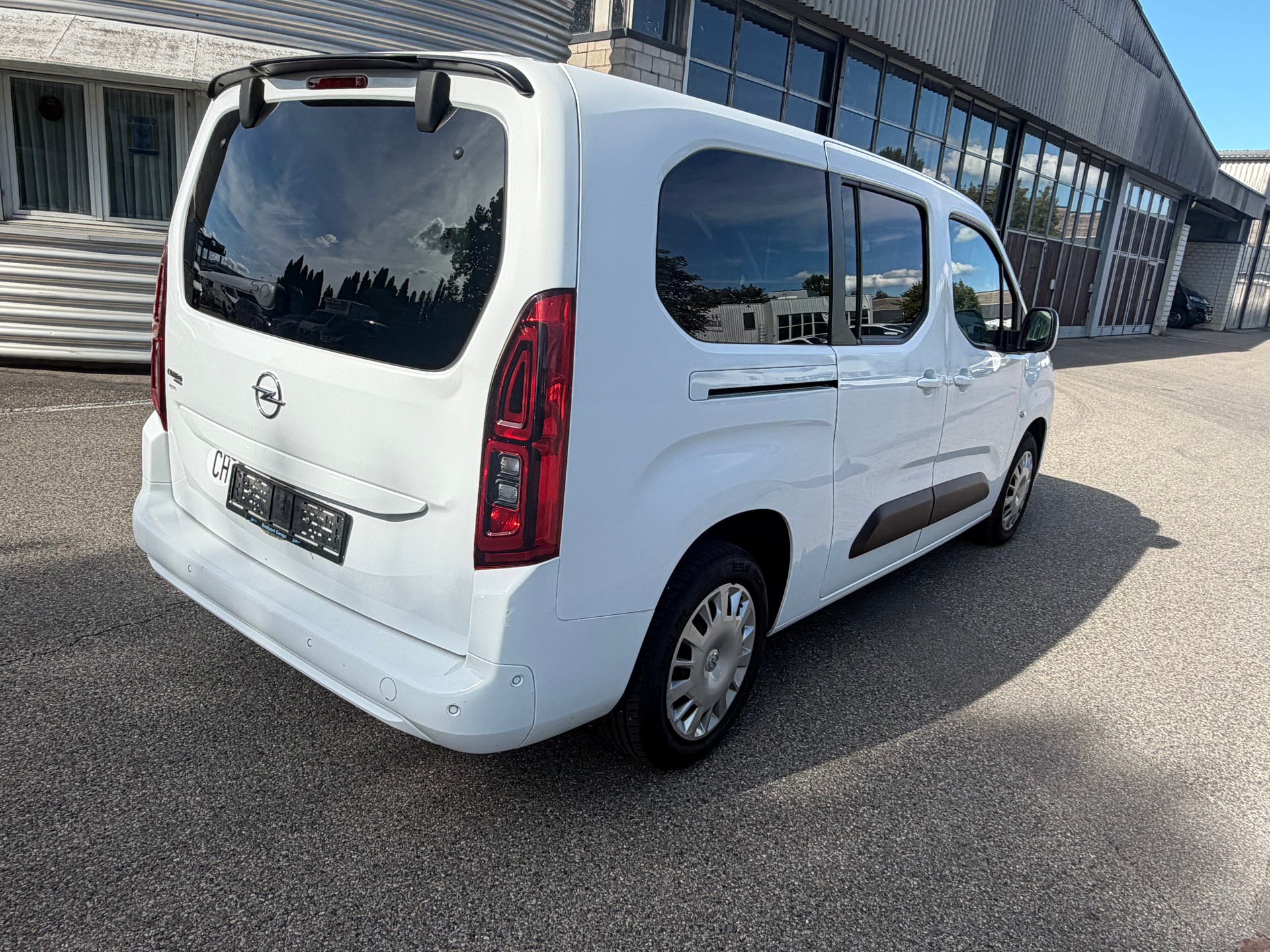 OPEL Combo Life XL 1.2 Enjoy-image-3