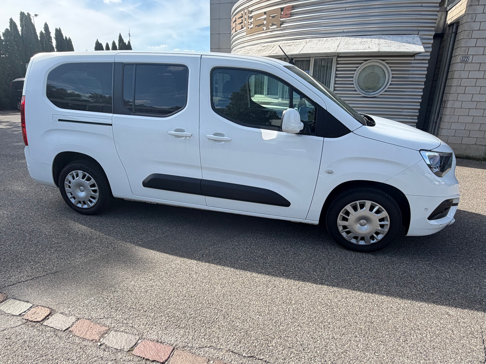 OPEL Combo Life XL 1.2 Enjoy-image-9